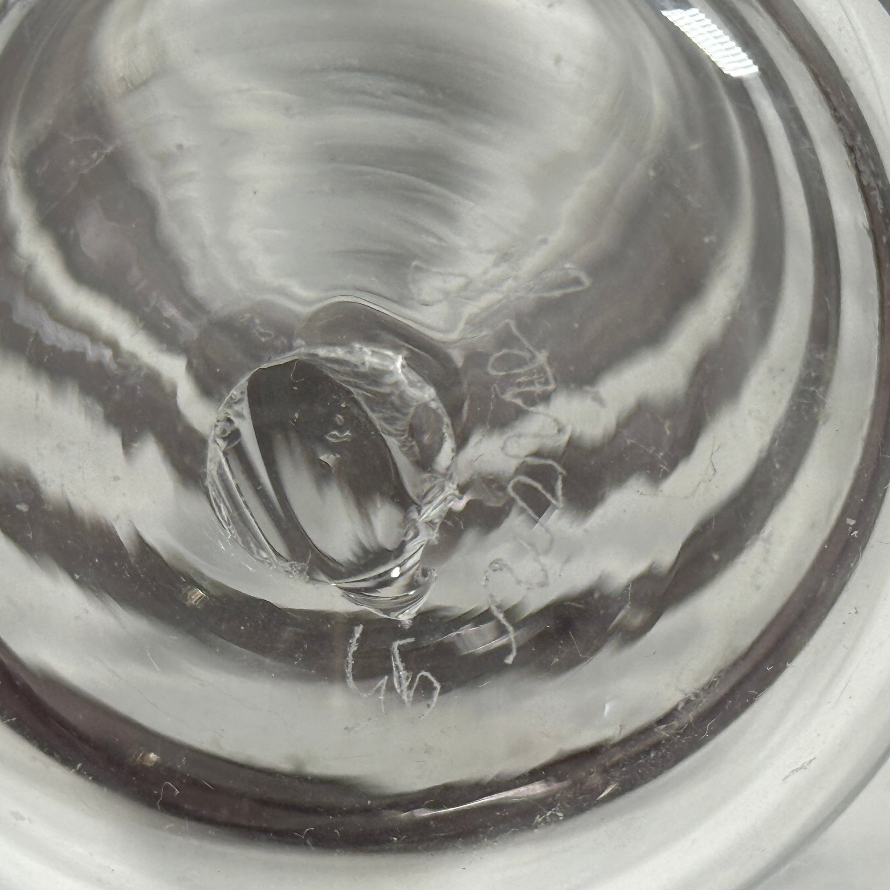 Pichet en verre artistique F. Boivin 1995 – Tourbillon prune et anse ambrée, verre canadien