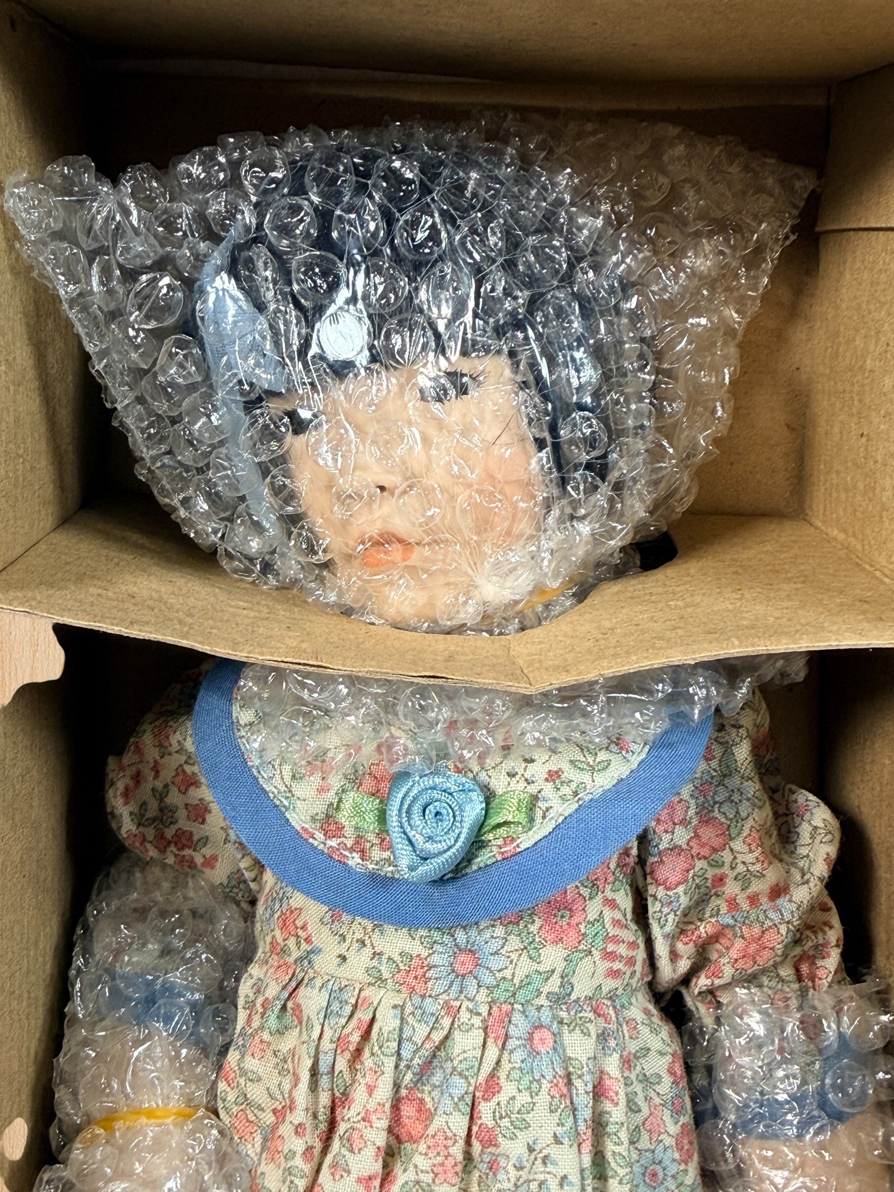 Limited edition Ling Lee porcelain doll by Cottage Collectibles Ganz. Boxed with certificate of authenticity, artist designed collectible in excellent condition.