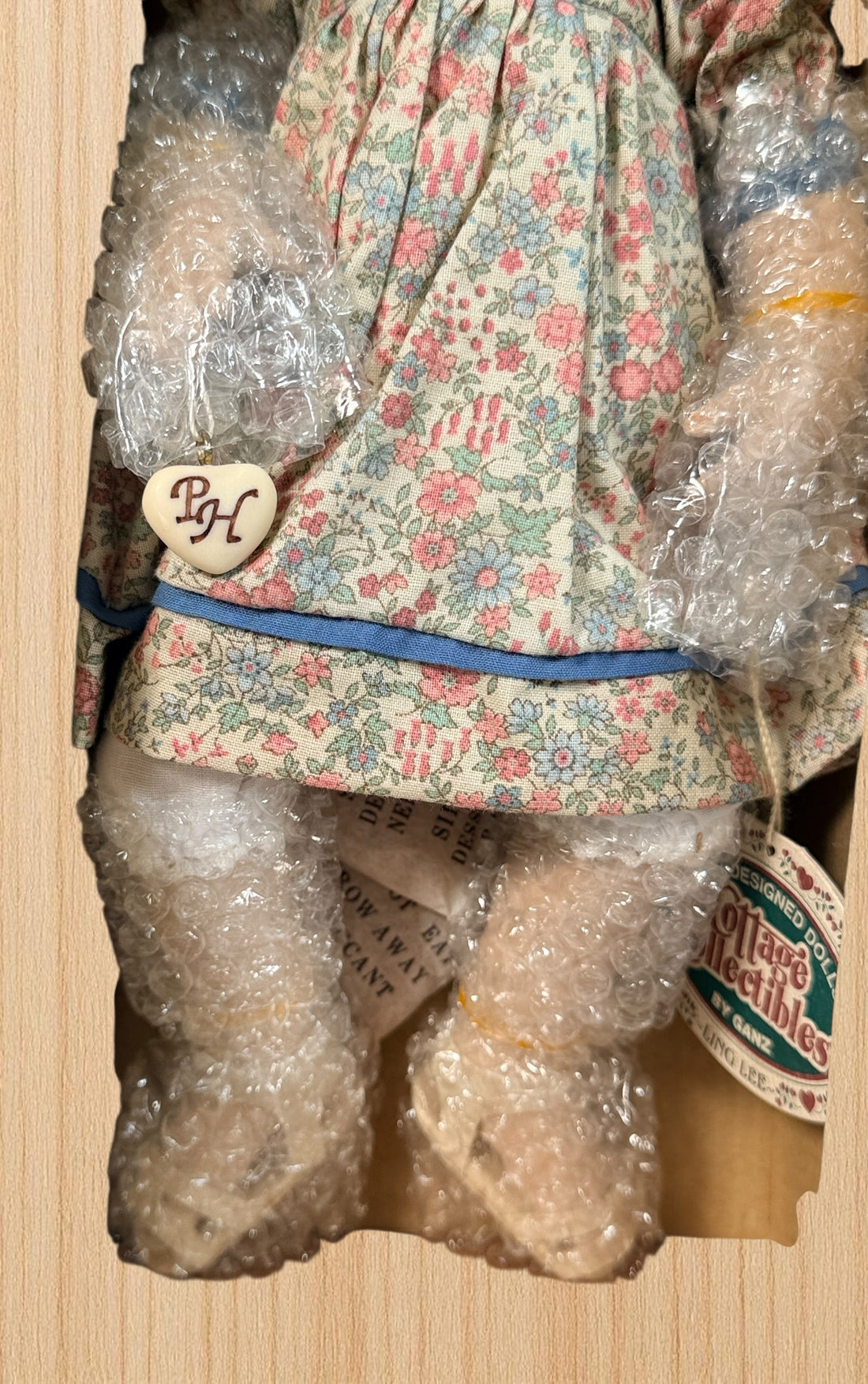 Limited edition Ling Lee porcelain doll by Cottage Collectibles Ganz. Boxed with certificate of authenticity, artist designed collectible in excellent condition.