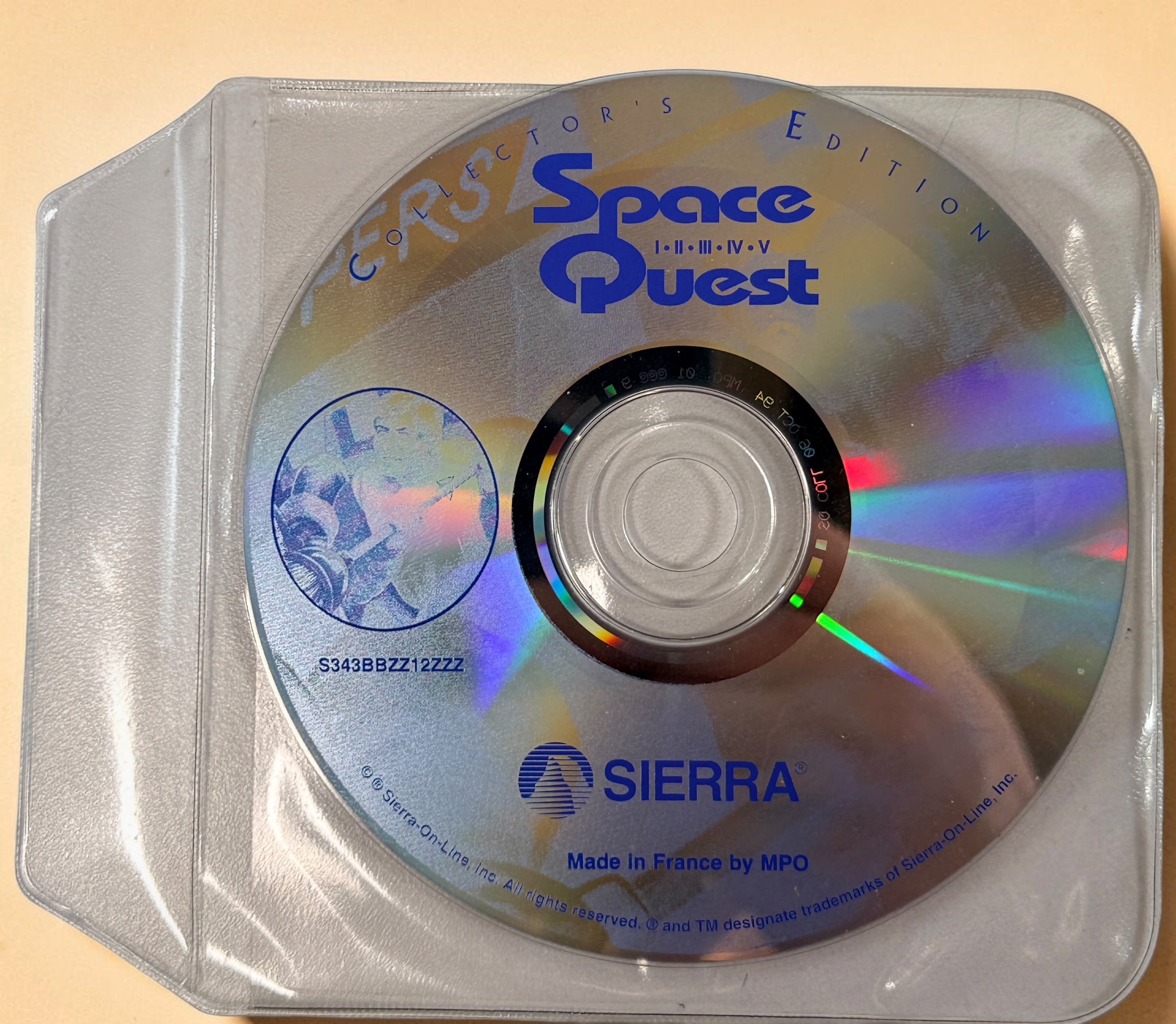 Vintage 1994 Sierra Space Quest Collector’s Edition I–V PC CD-ROM big box with multilingual manual and French documentation. Classic DOS gaming.