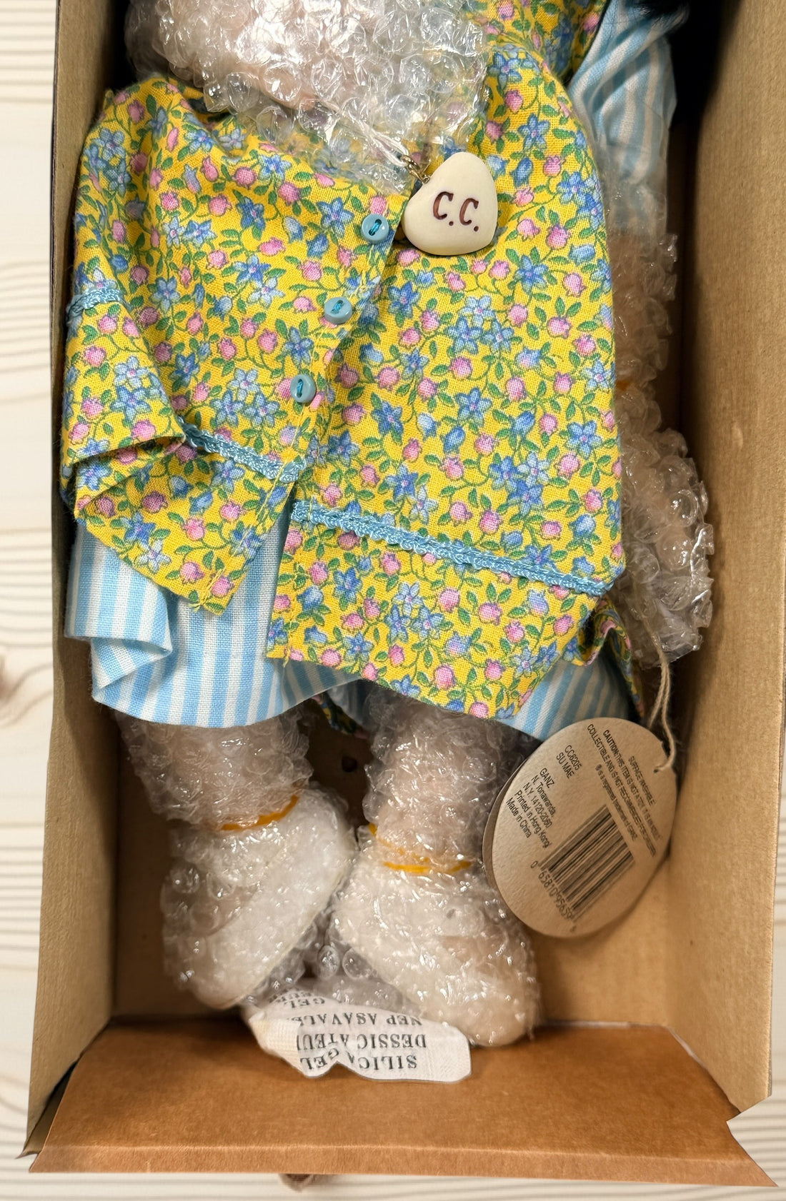 Ganz Cottage Collectibles Su Mae porcelain doll 1997 limited edition with box and certificate. Vintage decorative collectible doll in excellent condition.