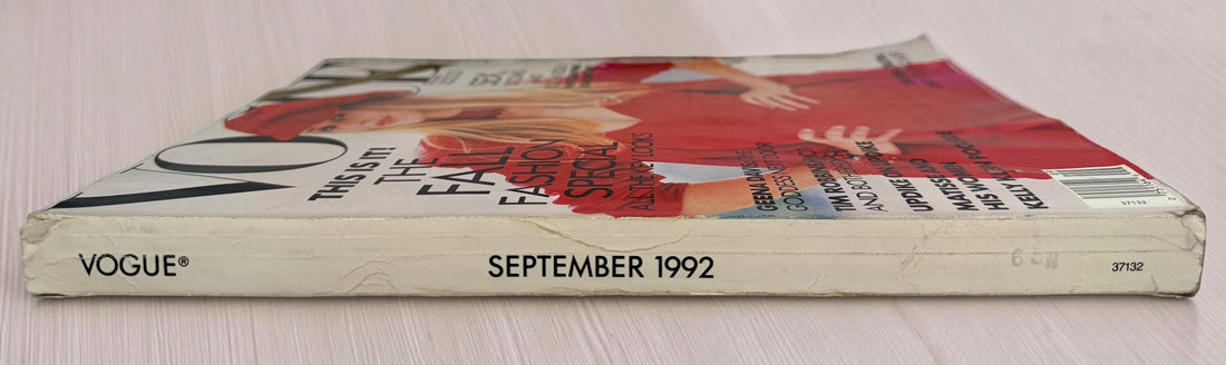 Vintage Vogue September 1992 Claudia Schiffer Fall Fashion issue. Collectible 1990s fashion magazine with designer photography and period advertising.