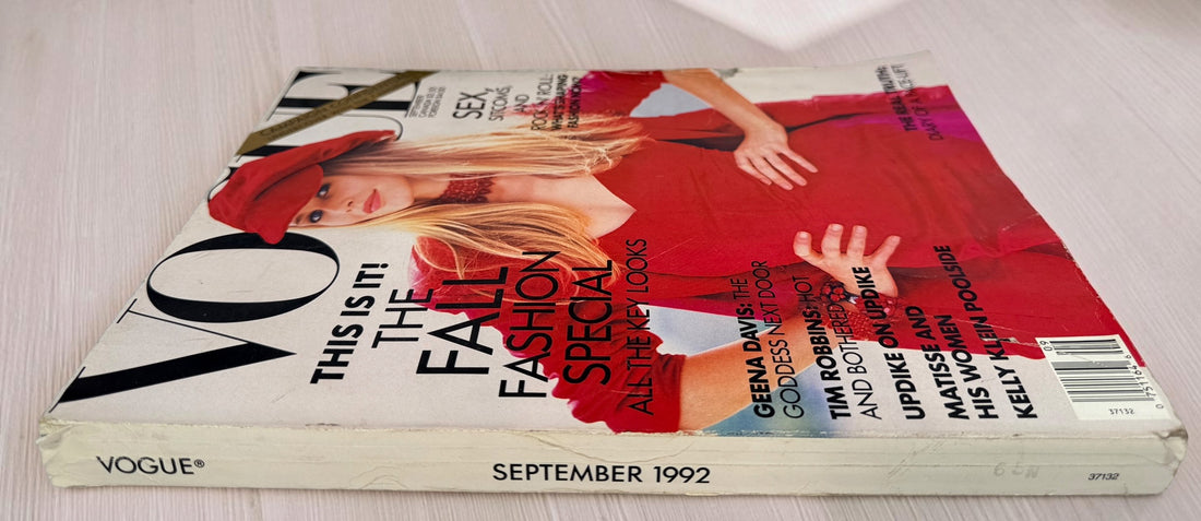 Vintage Vogue September 1992 Claudia Schiffer Fall Fashion issue. Collectible 1990s fashion magazine with designer photography and period advertising.