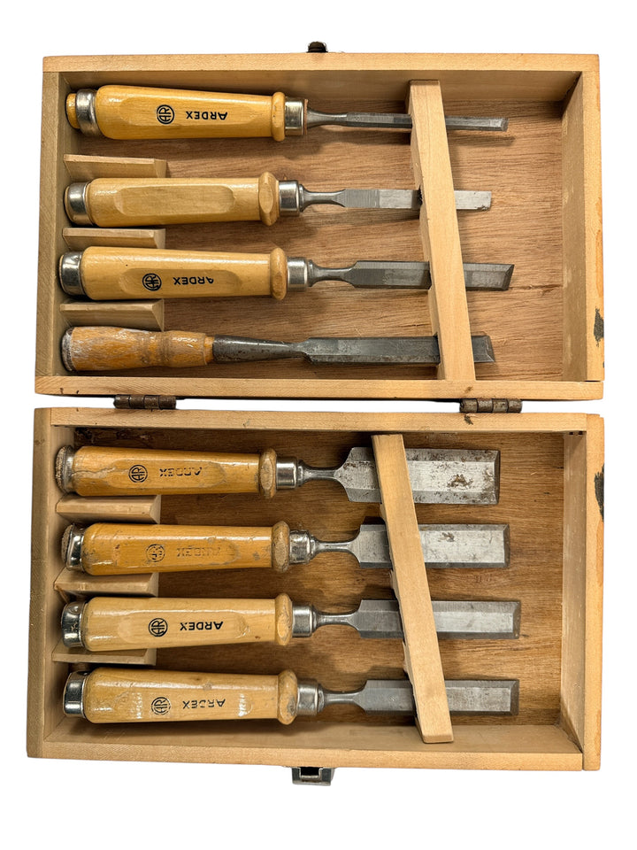 Vintage ARDEX wood chisel set with original box. Quality woodworking tools, durable steel blades and hardwood handles. Ideal for collectors or workshop use.