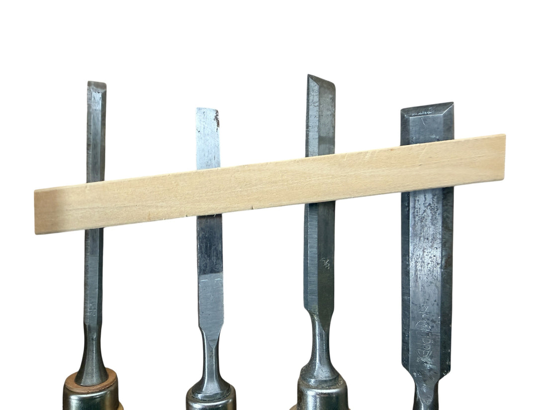 Vintage ARDEX wood chisel set with original box. Quality woodworking tools, durable steel blades and hardwood handles. Ideal for collectors or workshop use.
