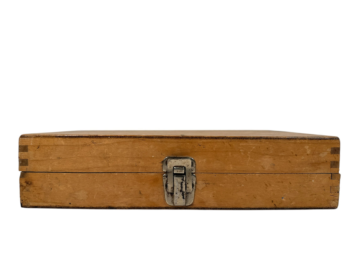 Vintage ARDEX wood chisel set with original box. Quality woodworking tools, durable steel blades and hardwood handles. Ideal for collectors or workshop use.