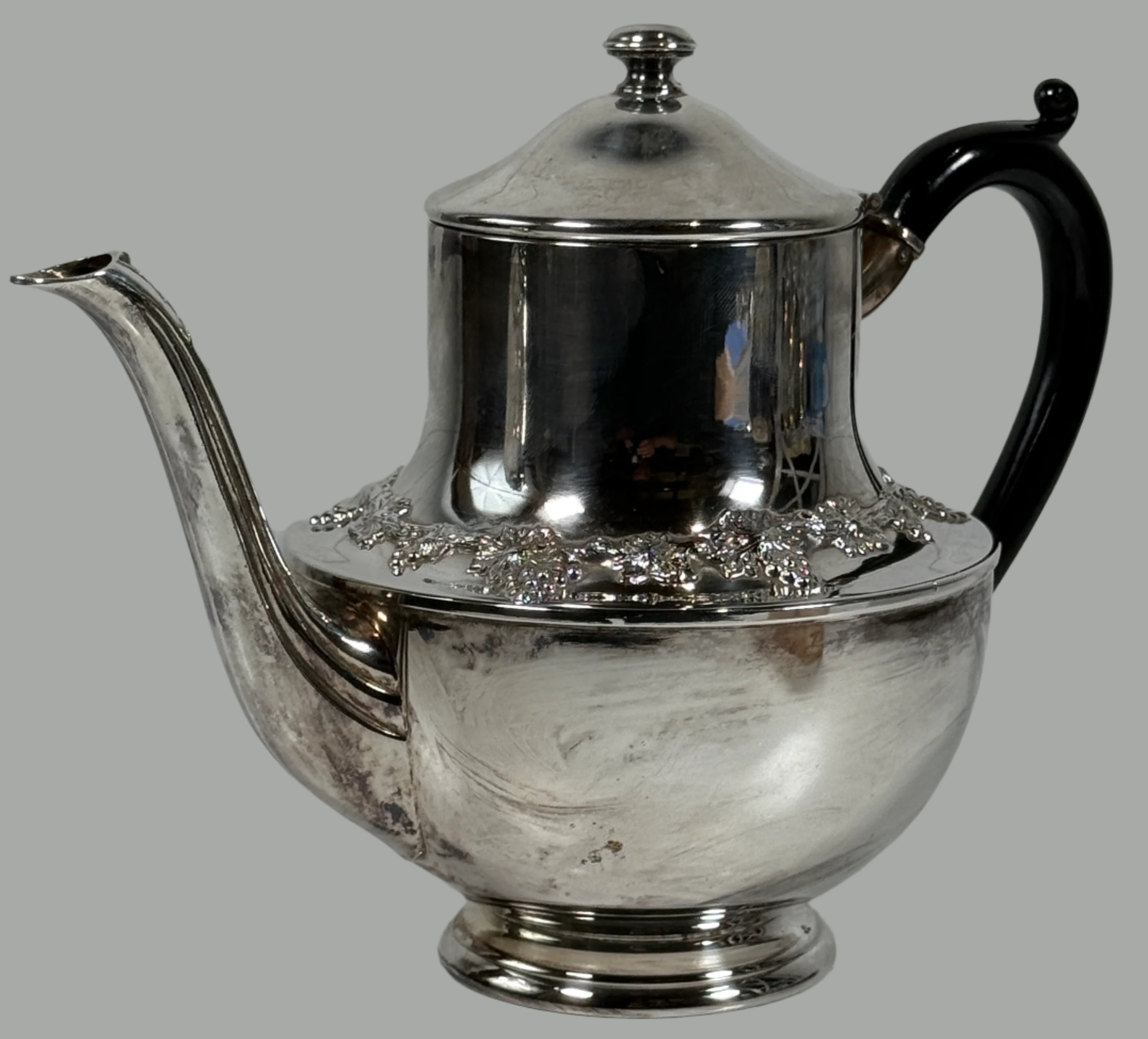 Vintage Wm. A. Rogers Silverplate Teapot – Model 6133 – Old English Reproduction