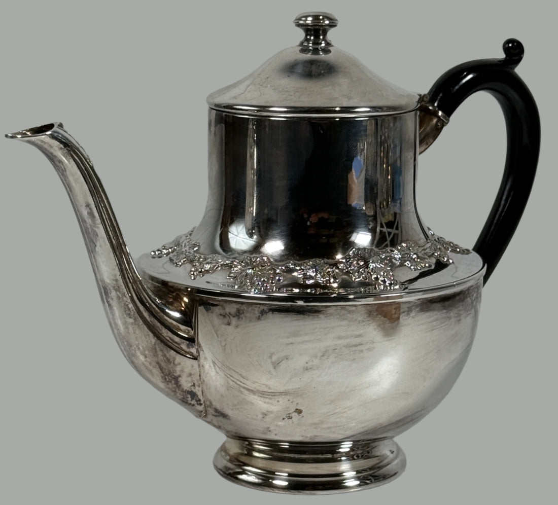 Vintage Wm. A. Rogers Silverplate Teapot – Model 6133 – Old English Reproduction