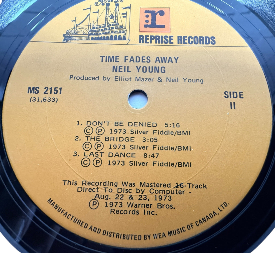 1973 Neil Young Time Fades Away LP, Reprise Canadian Press. MS-2151, AVEC PAROLES.