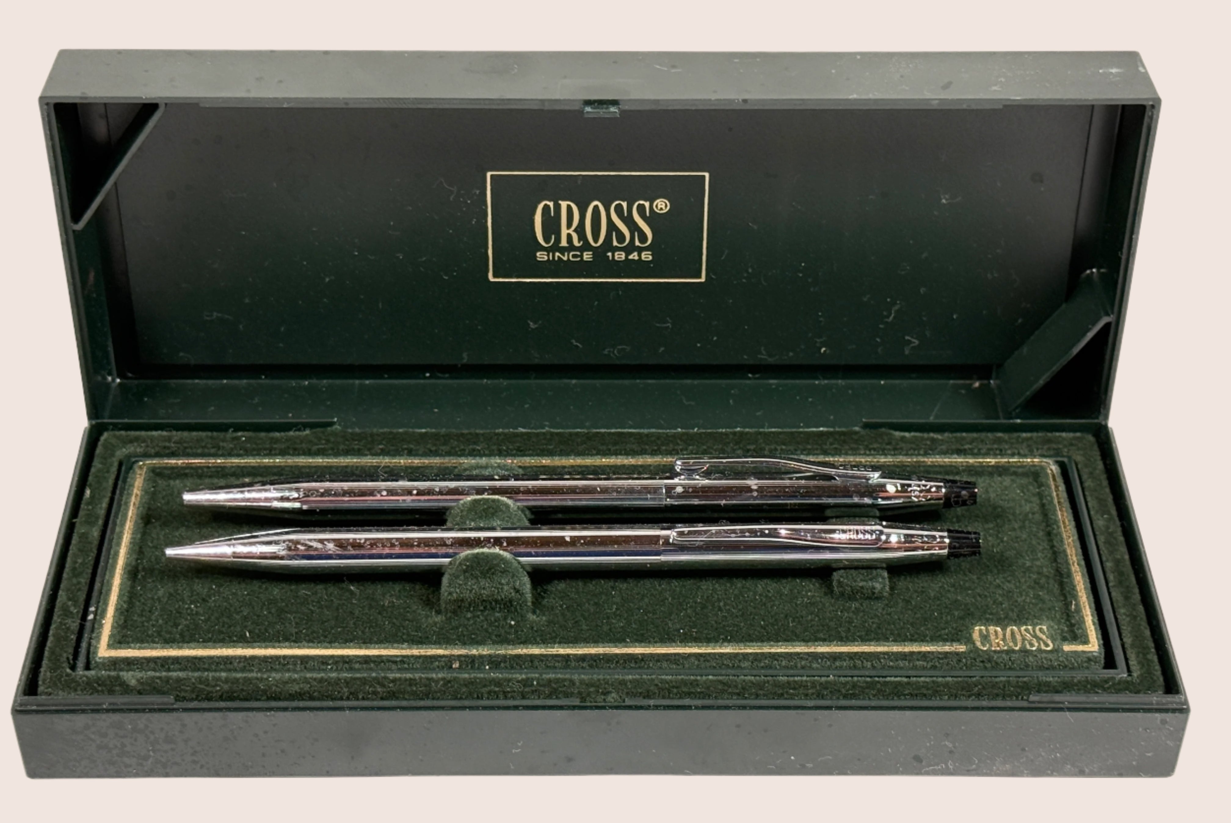 Cross pen set in a green display case with the Cross logo.