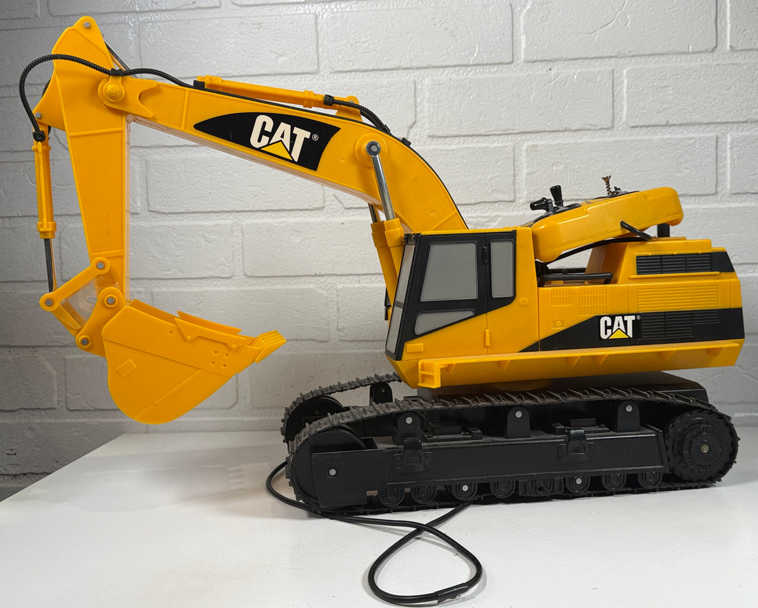 Excavatrice télécommandée CAT – Entièrement fonctionnelle – Contrôleur filaire – Testée – Action de ramassage réaliste