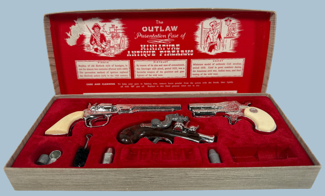 Coffret d'armes à feu miniatures BCM « Outlaw » vintage – Fabriqué en Angleterre – 3 pistolets – Accessoires partiels