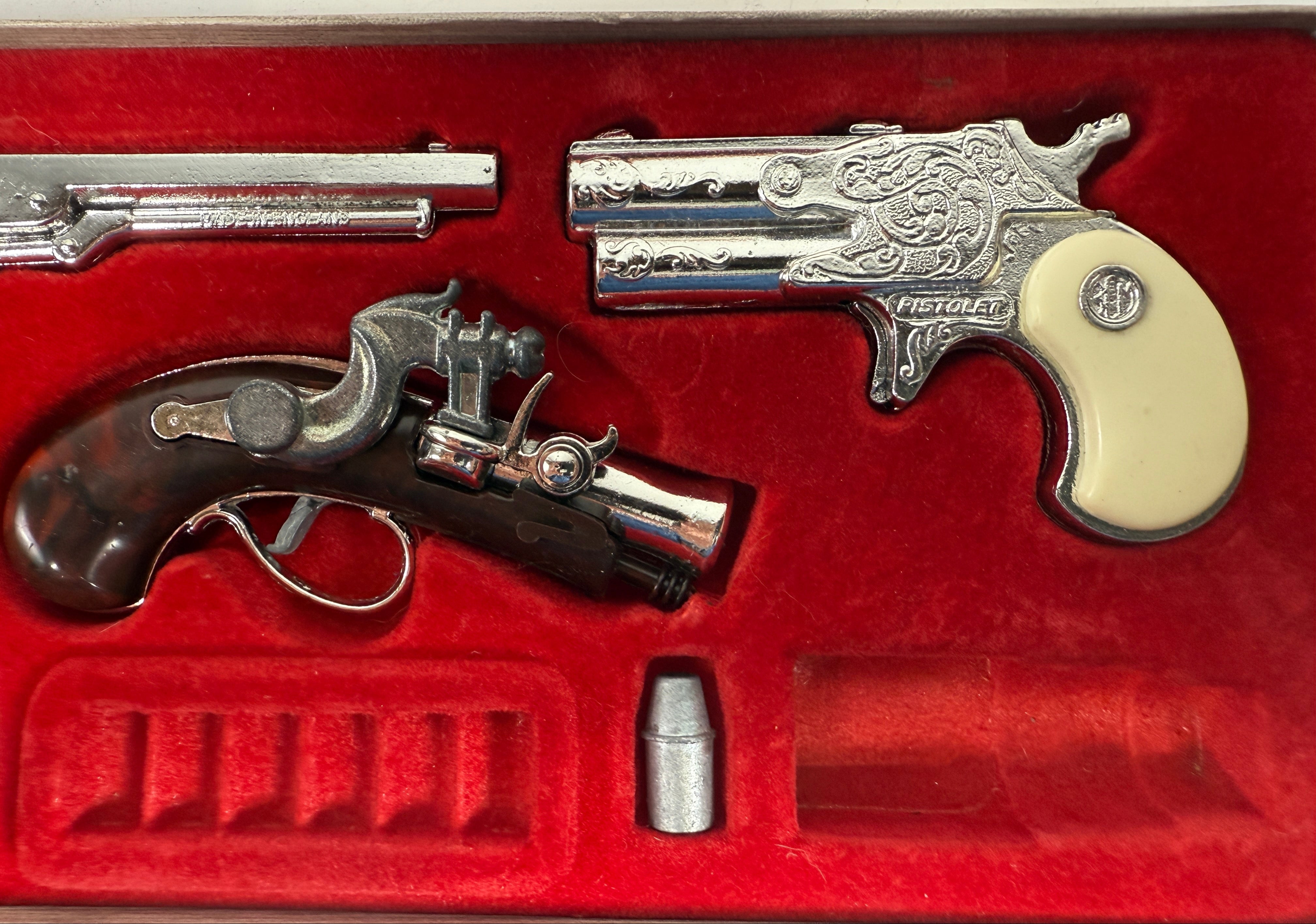 Coffret d'armes à feu miniatures BCM « Outlaw » vintage – Fabriqué en Angleterre – 3 pistolets – Accessoires partiels