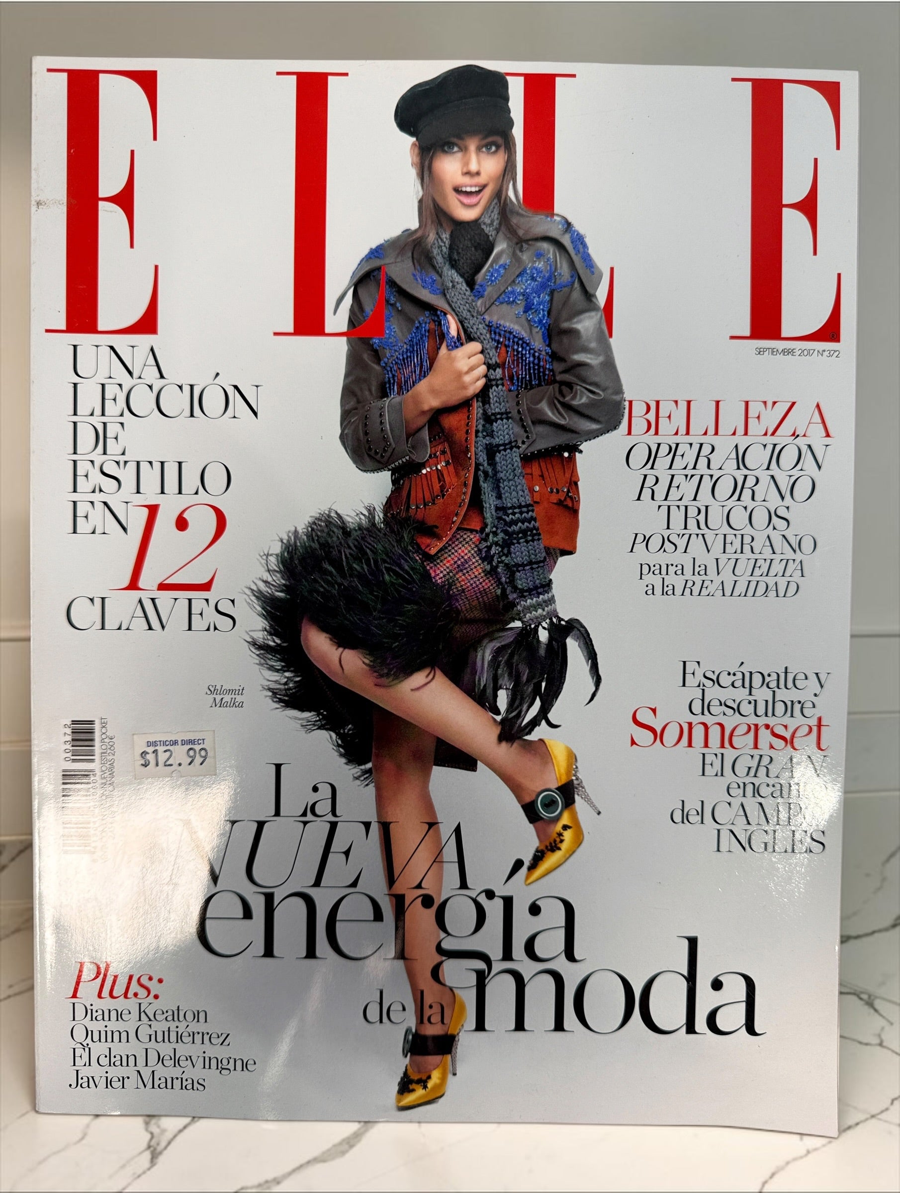 ELLE España September 2017 No. 372 featuring Shlomit Malka, Prada, Louis Vuitton, Missoni and Fall 2017 fashion editorials. Spanish edition.