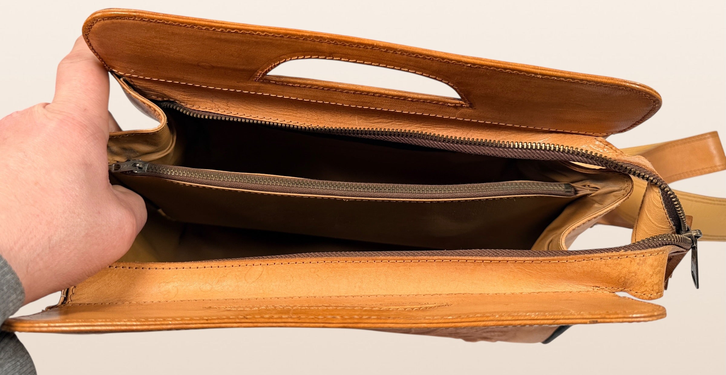 Vintage Mexican tooled leather handbag with Aztec calendar motif, floral embossing, detachable strap, classic artisan leather purse with strong vintage appeal.