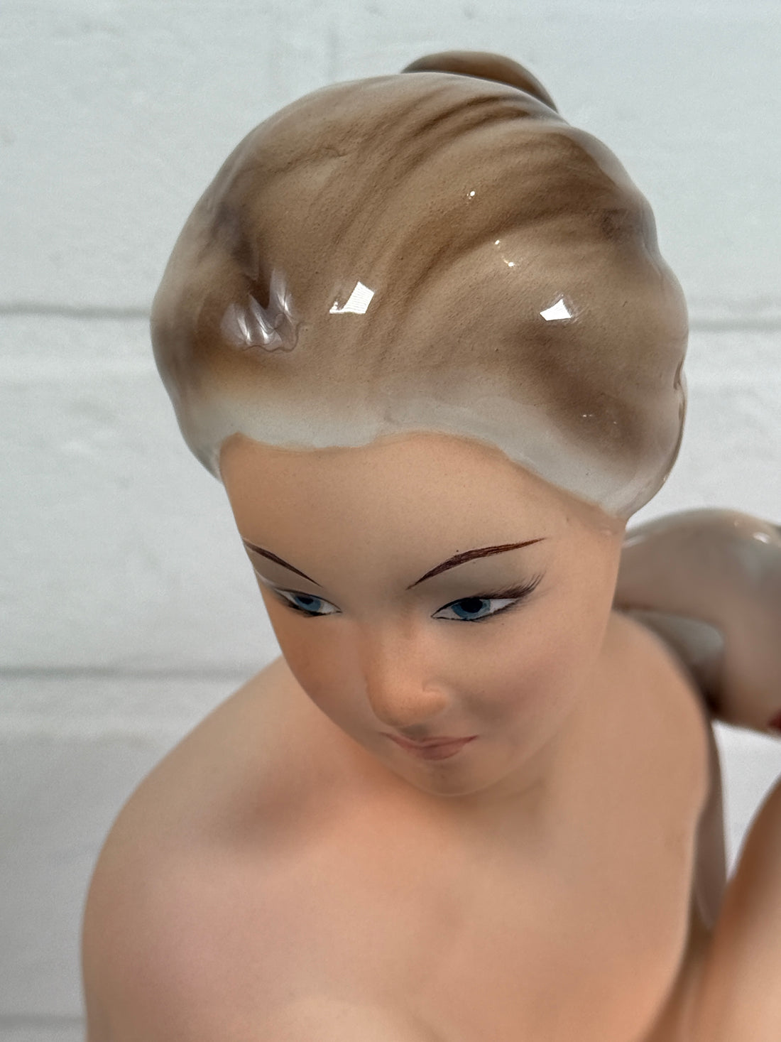 Figurine vintage en porcelaine italienne – Femme nue avec colombe – Datée 1961 Bassano – Style Capodimonte