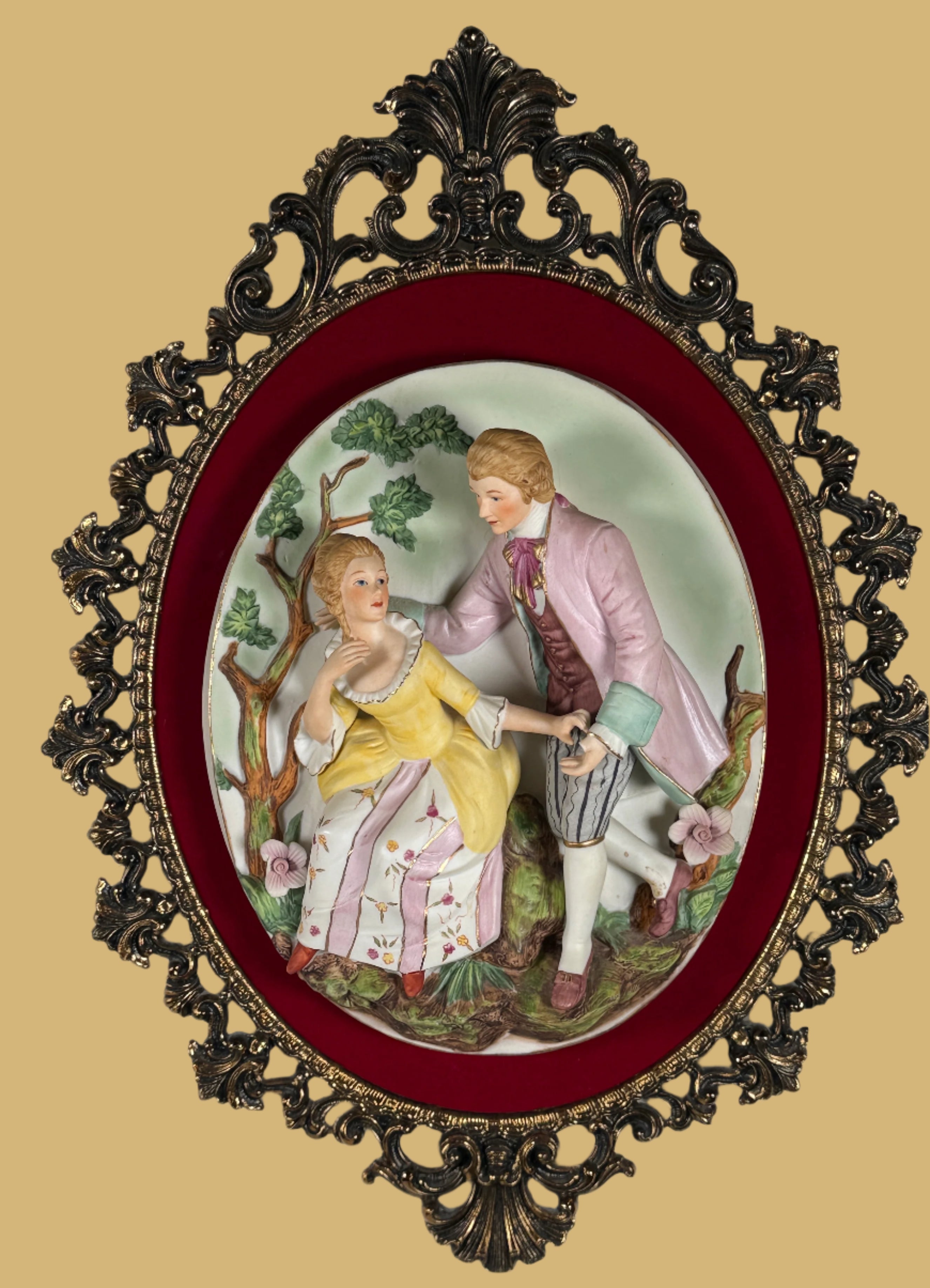 Vintage Capodimonte-Style Porcelain Wall Plaque – Rococo Couple in Ornate Gilt Oval Frame (Minor Flaw)