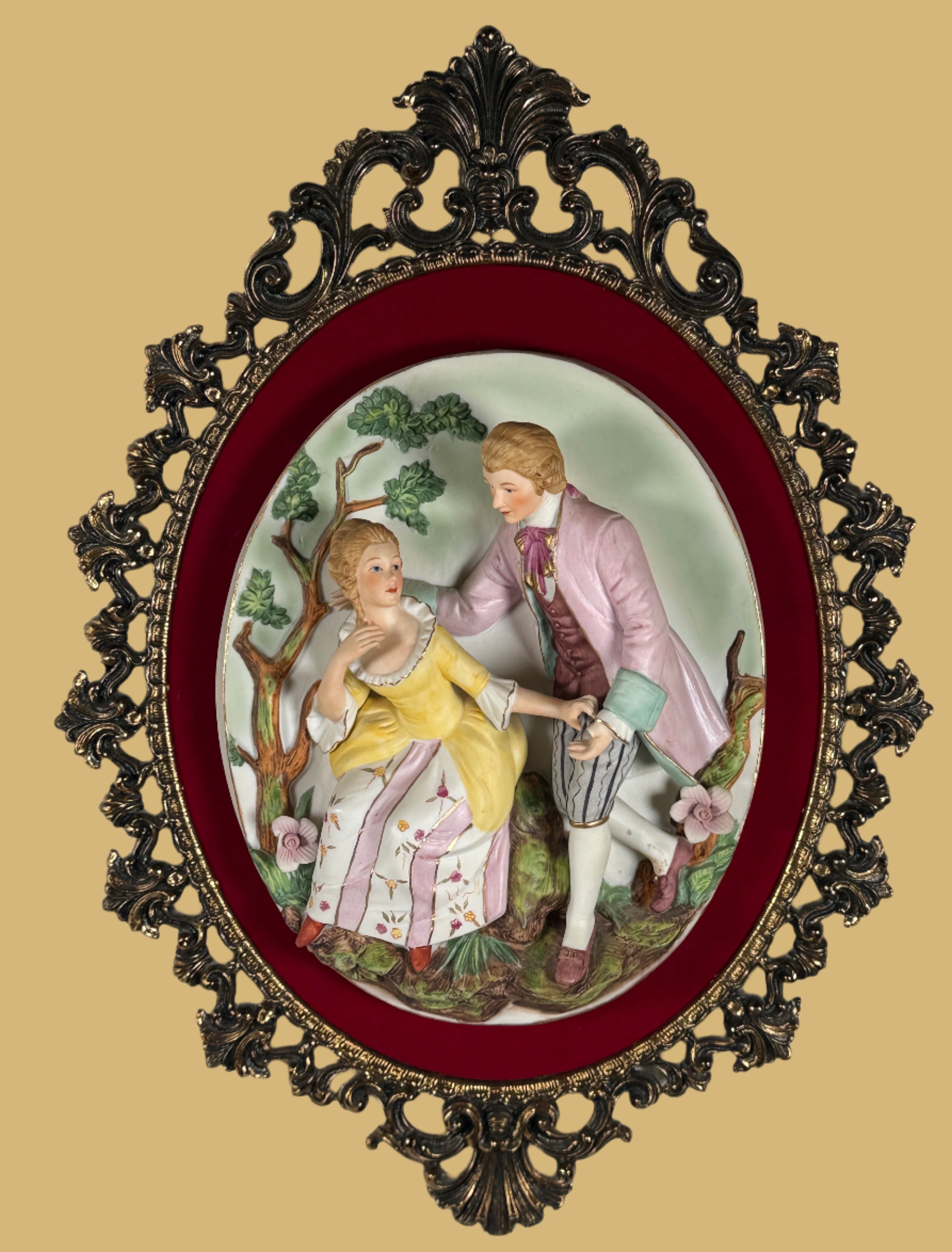 Vintage Capodimonte-Style Porcelain Wall Plaque – Rococo Couple in Ornate Gilt Oval Frame (Minor Flaw)