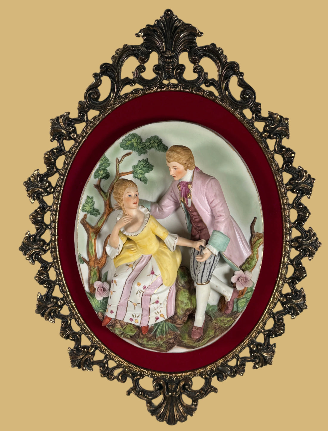 Vintage Capodimonte-Style Porcelain Wall Plaque – Rococo Couple in Ornate Gilt Oval Frame (Minor Flaw)