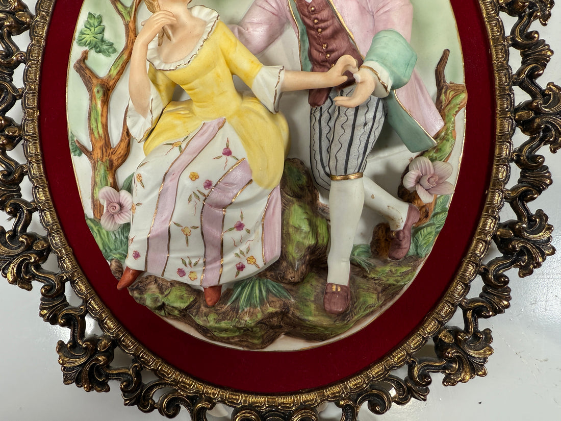 Vintage Capodimonte-Style Porcelain Wall Plaque – Rococo Couple in Ornate Gilt Oval Frame (Minor Flaw)