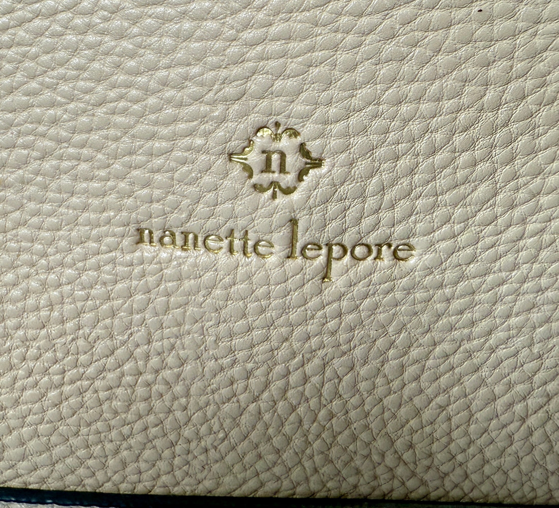 Sac à main en similicuir rose Nanette Lepore – Fermeture à boucle dorée