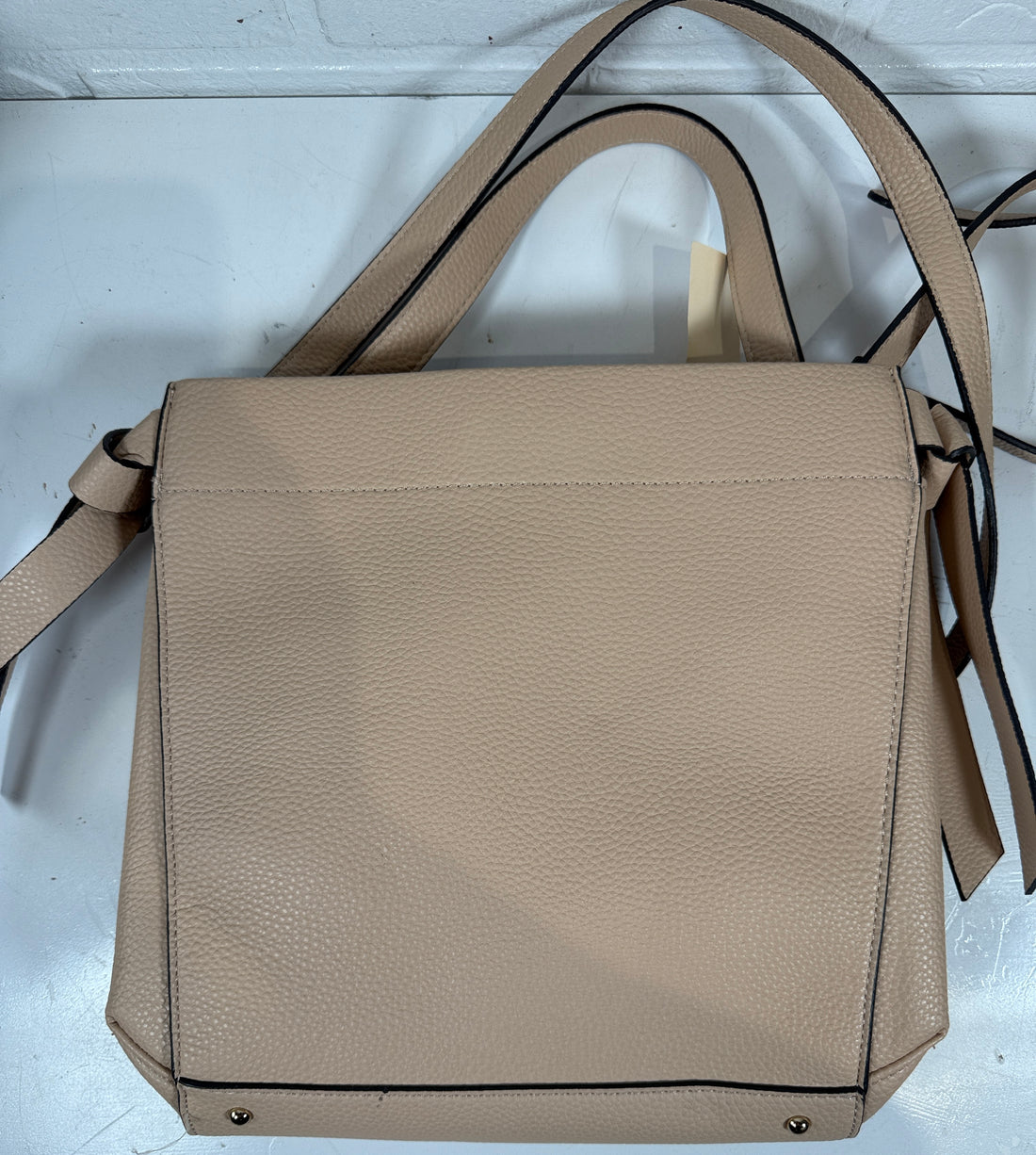 Sac à main en similicuir rose Nanette Lepore – Fermeture à boucle dorée