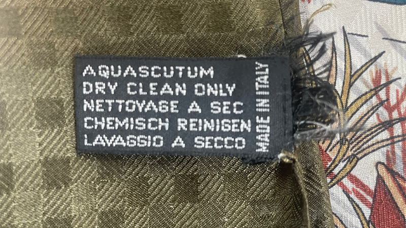 Foulard en soie vintage Aquascutum, thème extérieur, motif à carreaux