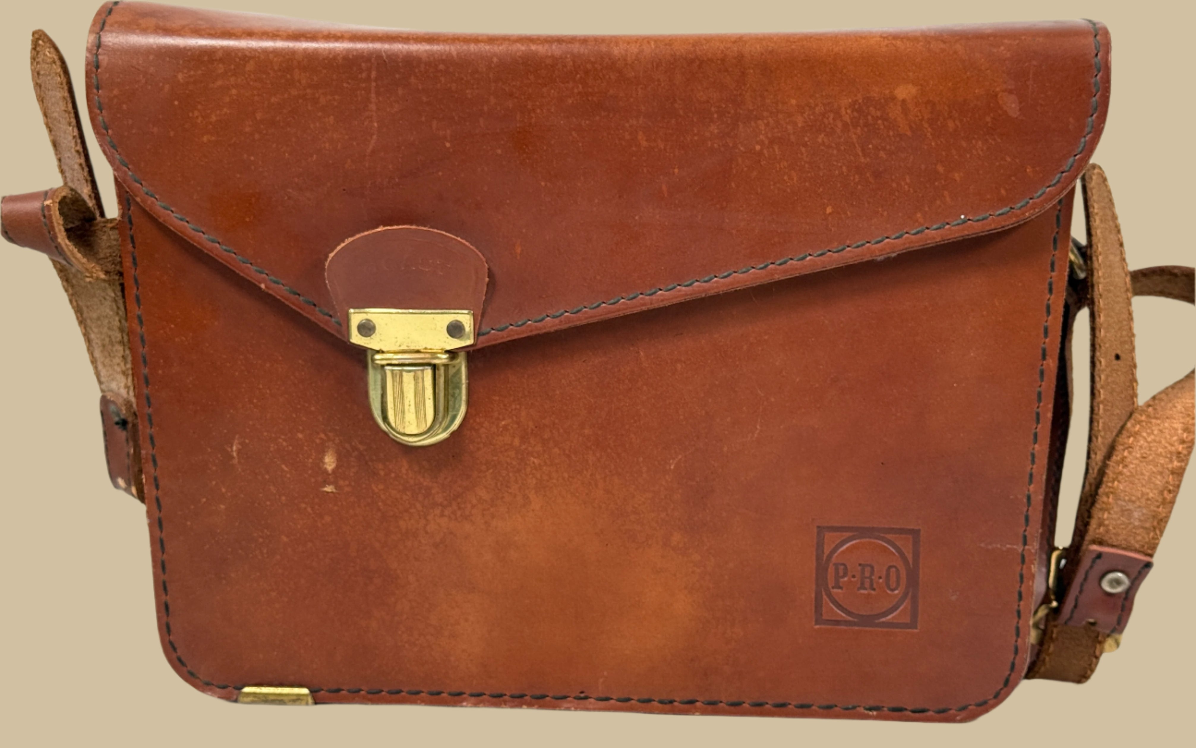 Sac cartable vintage en cuir – Intérieur en velours, ferrures en laiton – Logo PRO – Bandoulière réglable