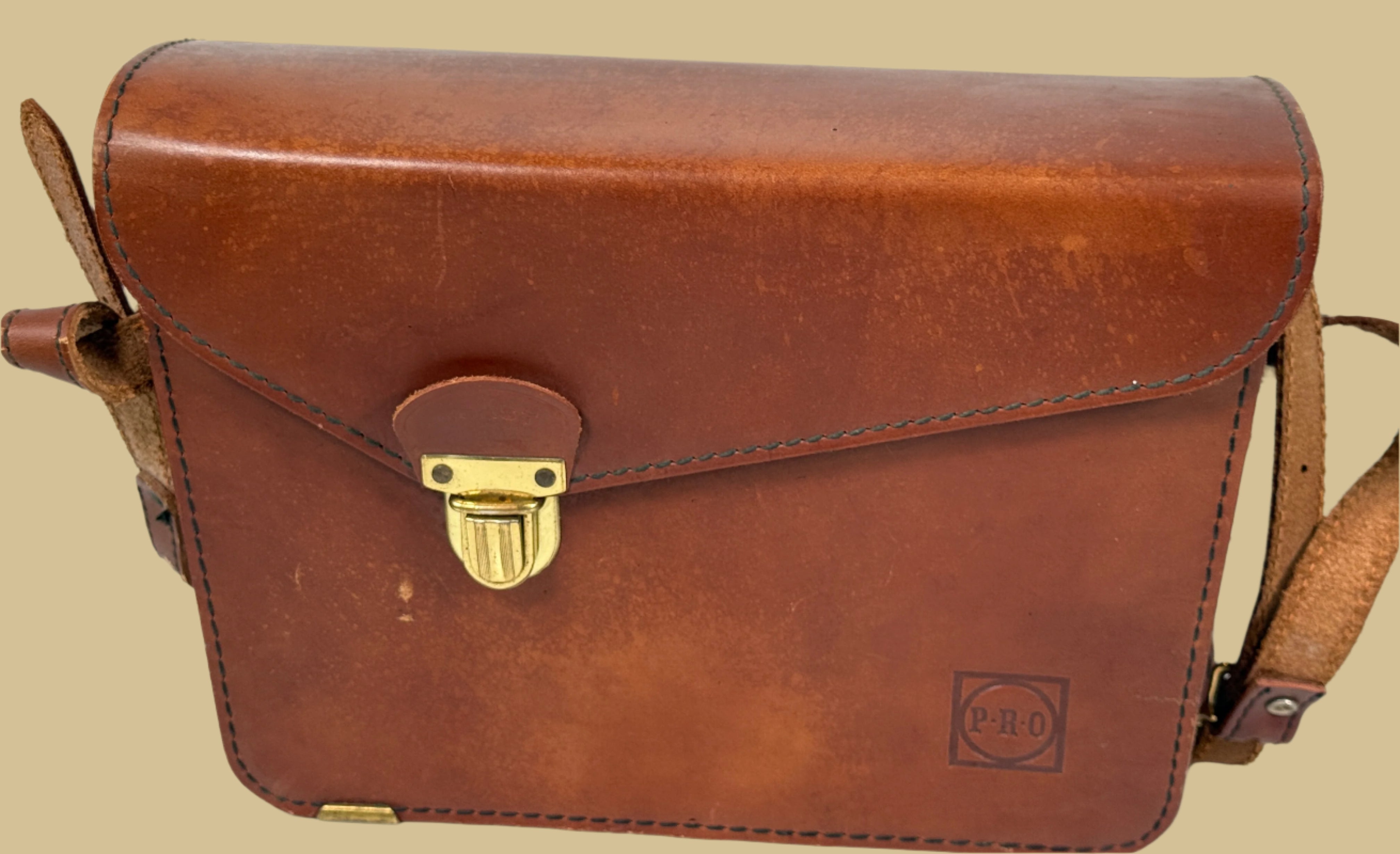 Sac cartable vintage en cuir – Intérieur en velours, ferrures en laiton – Logo PRO – Bandoulière réglable