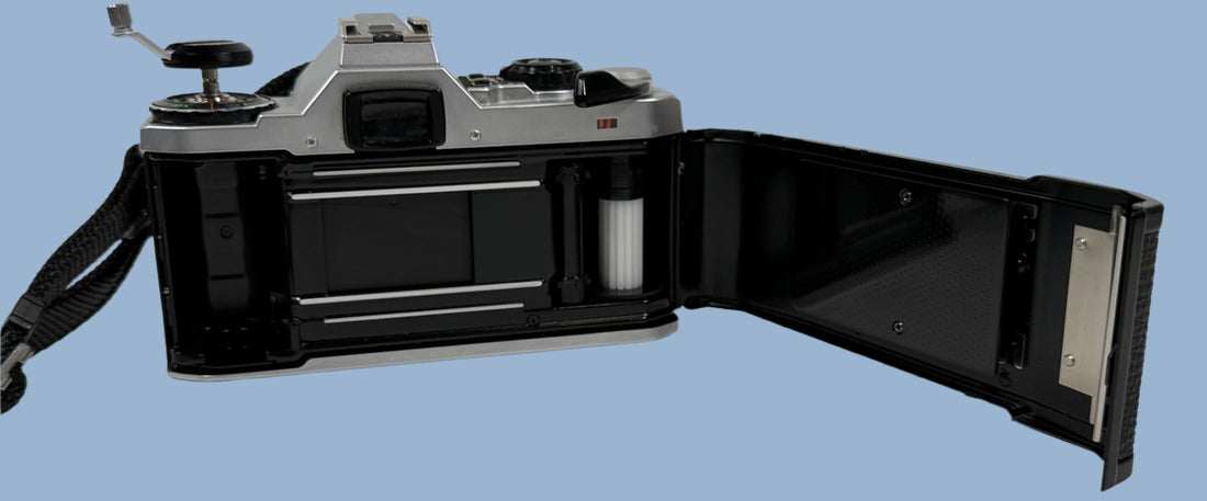 Pentax ME Super 35mm SLR Film Camera + SMC Pentax-A Zoom 28–80mm Lens – Untested – w/ Leather Case