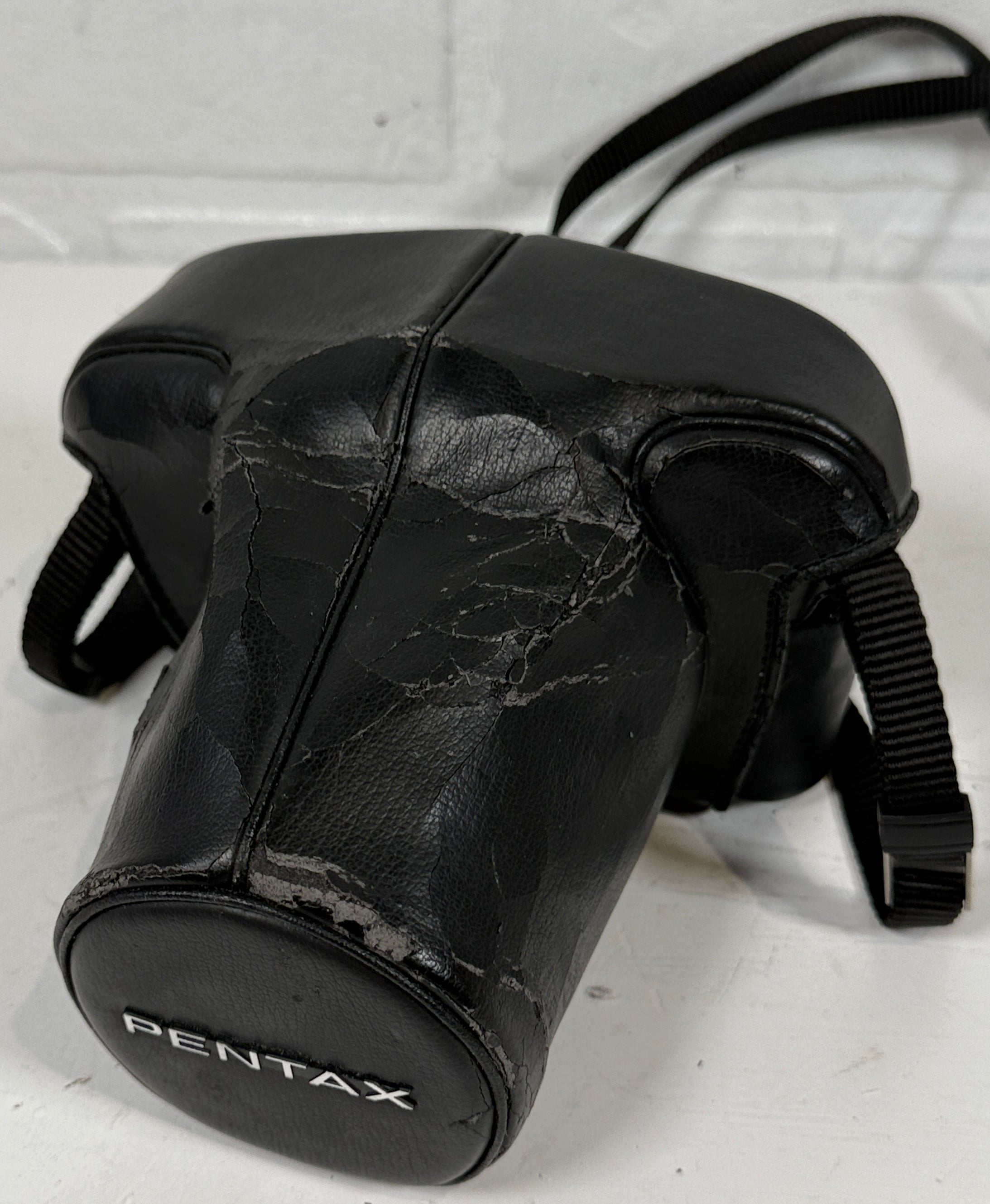 Pentax ME Super 35mm SLR Film Camera + SMC Pentax-A Zoom 28–80mm Lens – Untested – w/ Leather Case