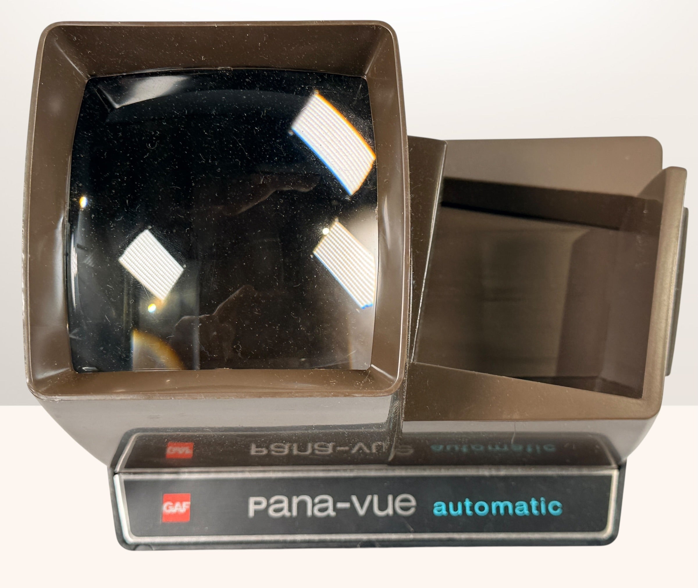 Vintage GAF Pana-Vue Automatic Slide Viewer, Lighted 2x2 Model.