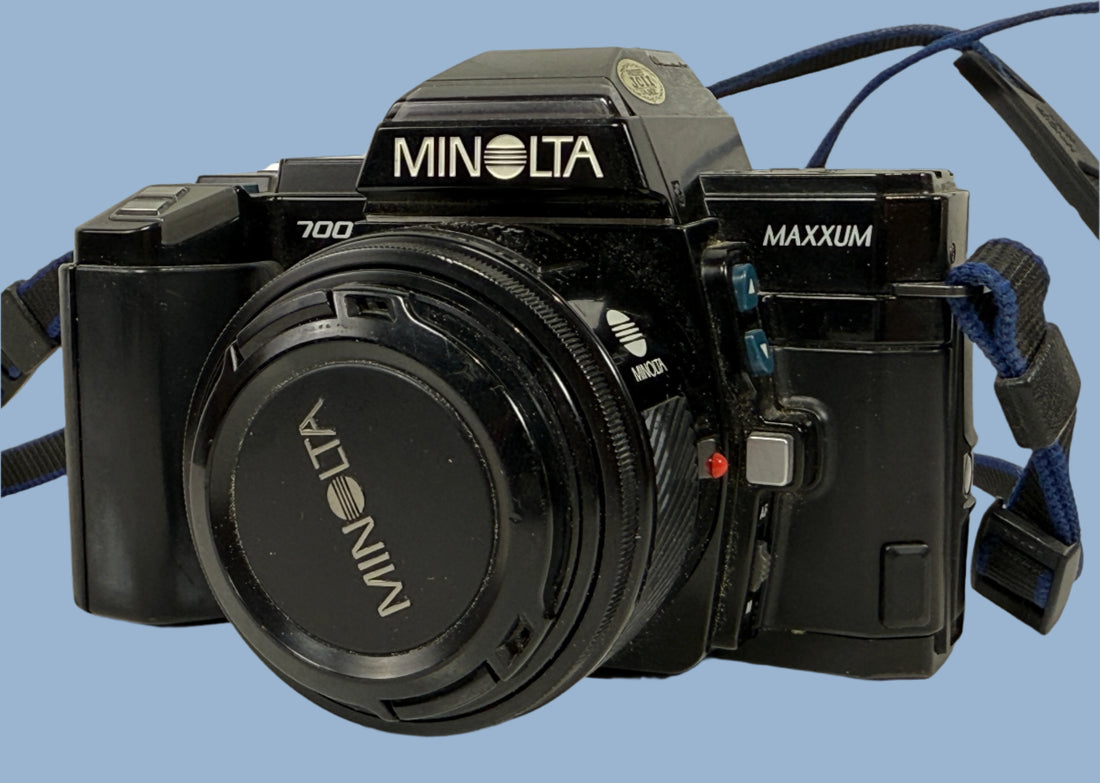 Appareil photo reflex Minolta Maxxum 7000 35 mm avec objectif AF 50 mm f/1,7 + étui en cuir Minolta d'origine – Non testé