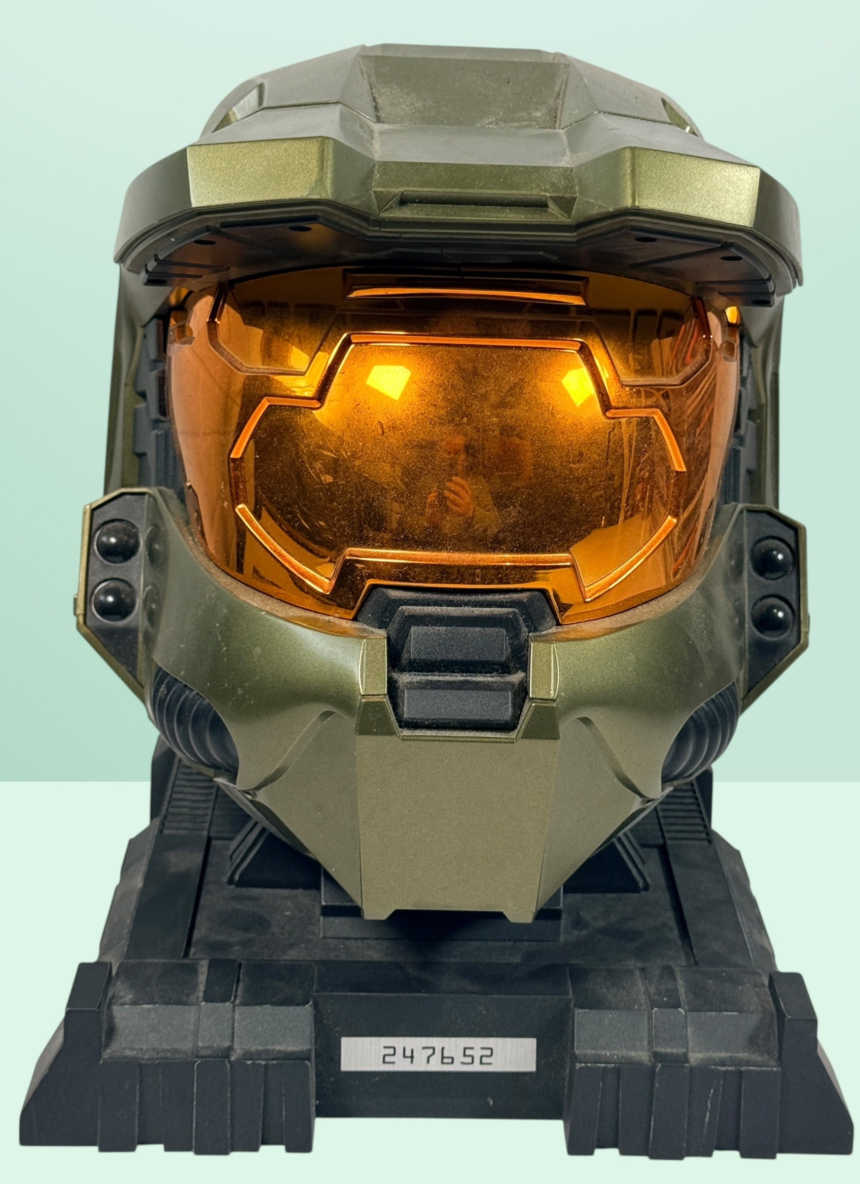 Halo 3 Legendary Edition Master Chief helmet display replica with stand. Official 2007 collector’s item, great gamer décor collectible, no game included.