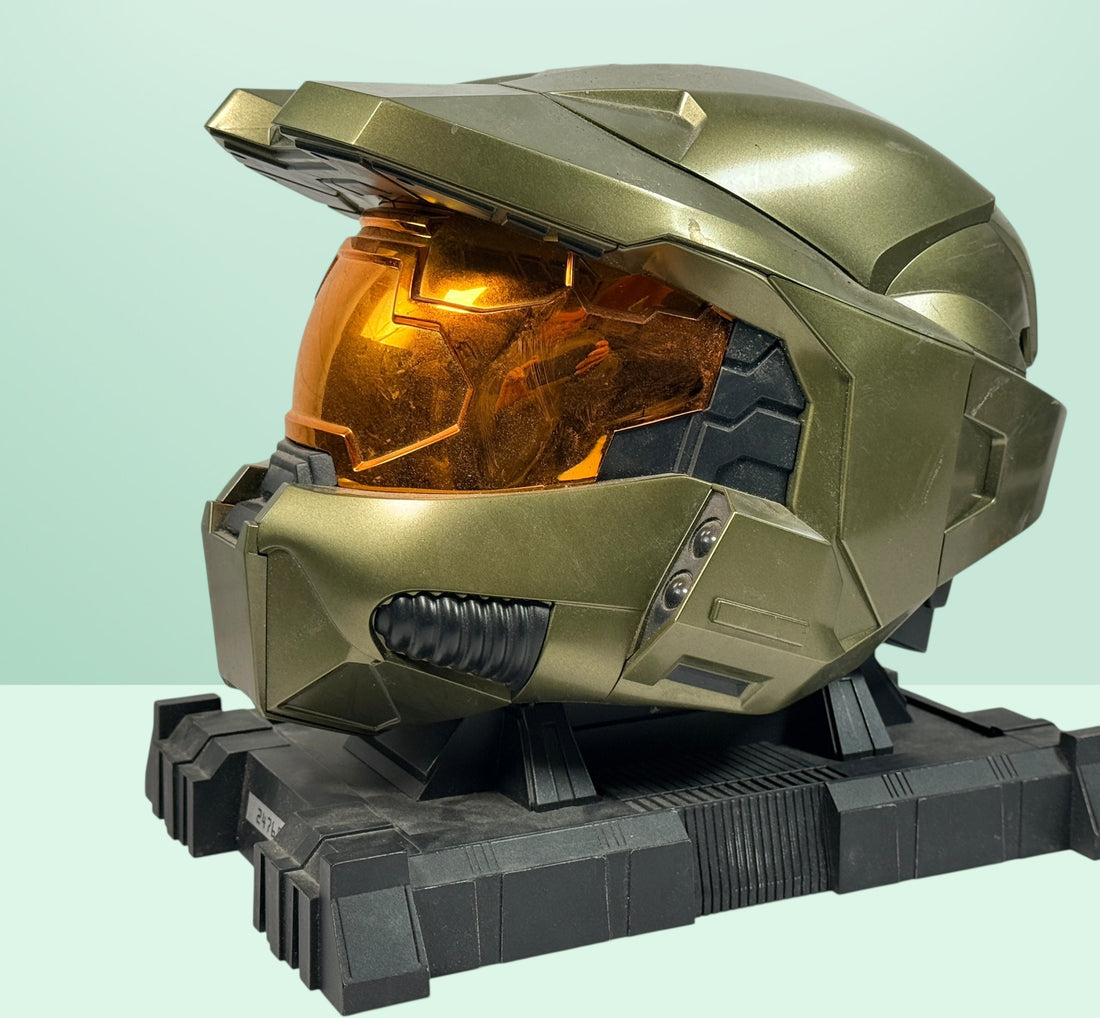 Halo 3 Legendary Edition Master Chief helmet display replica with stand. Official 2007 collector’s item, great gamer décor collectible, no game included.
