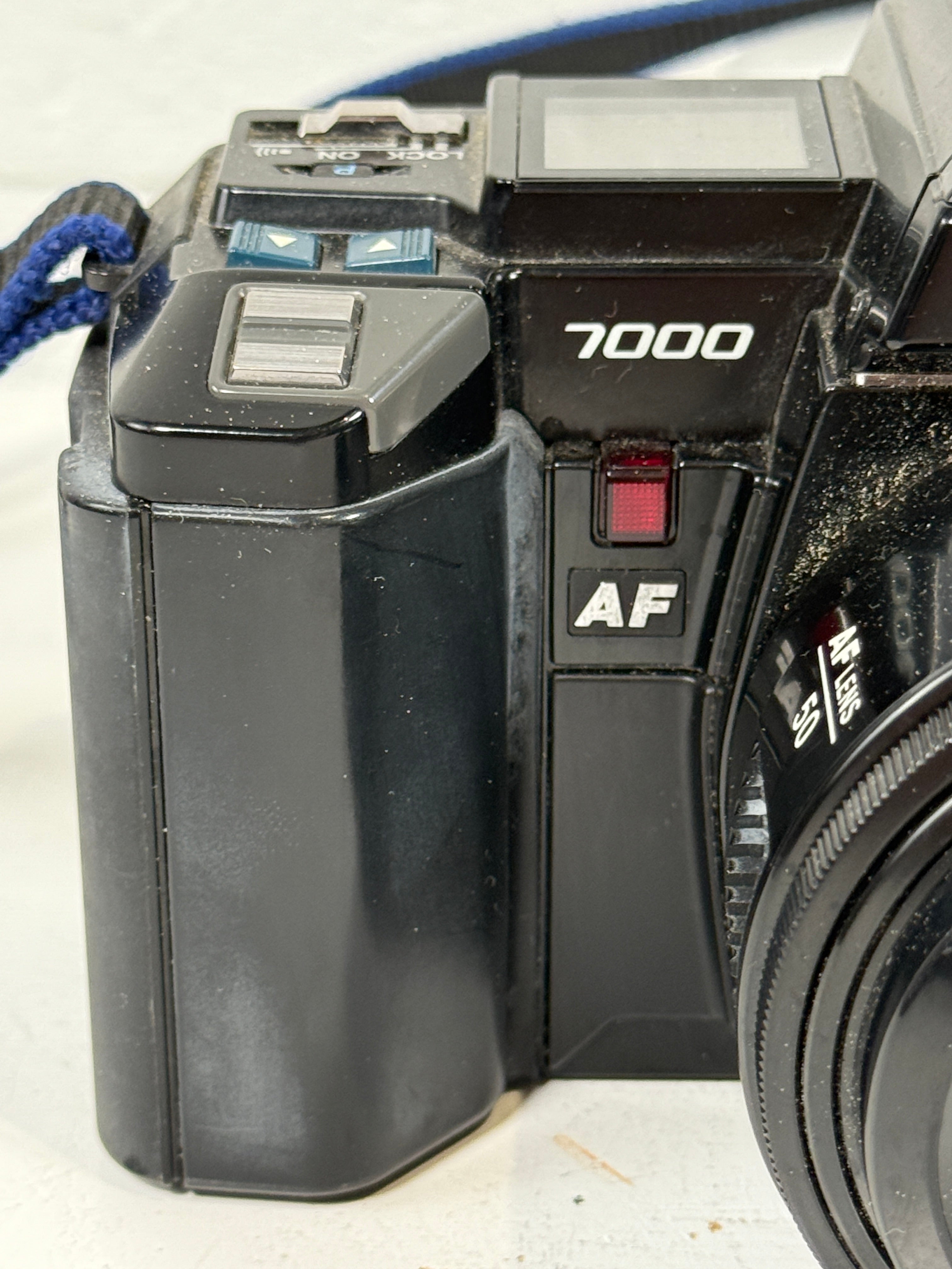 Appareil photo reflex Minolta Maxxum 7000 35 mm avec objectif AF 50 mm f/1,7 + étui en cuir Minolta d'origine – Non testé