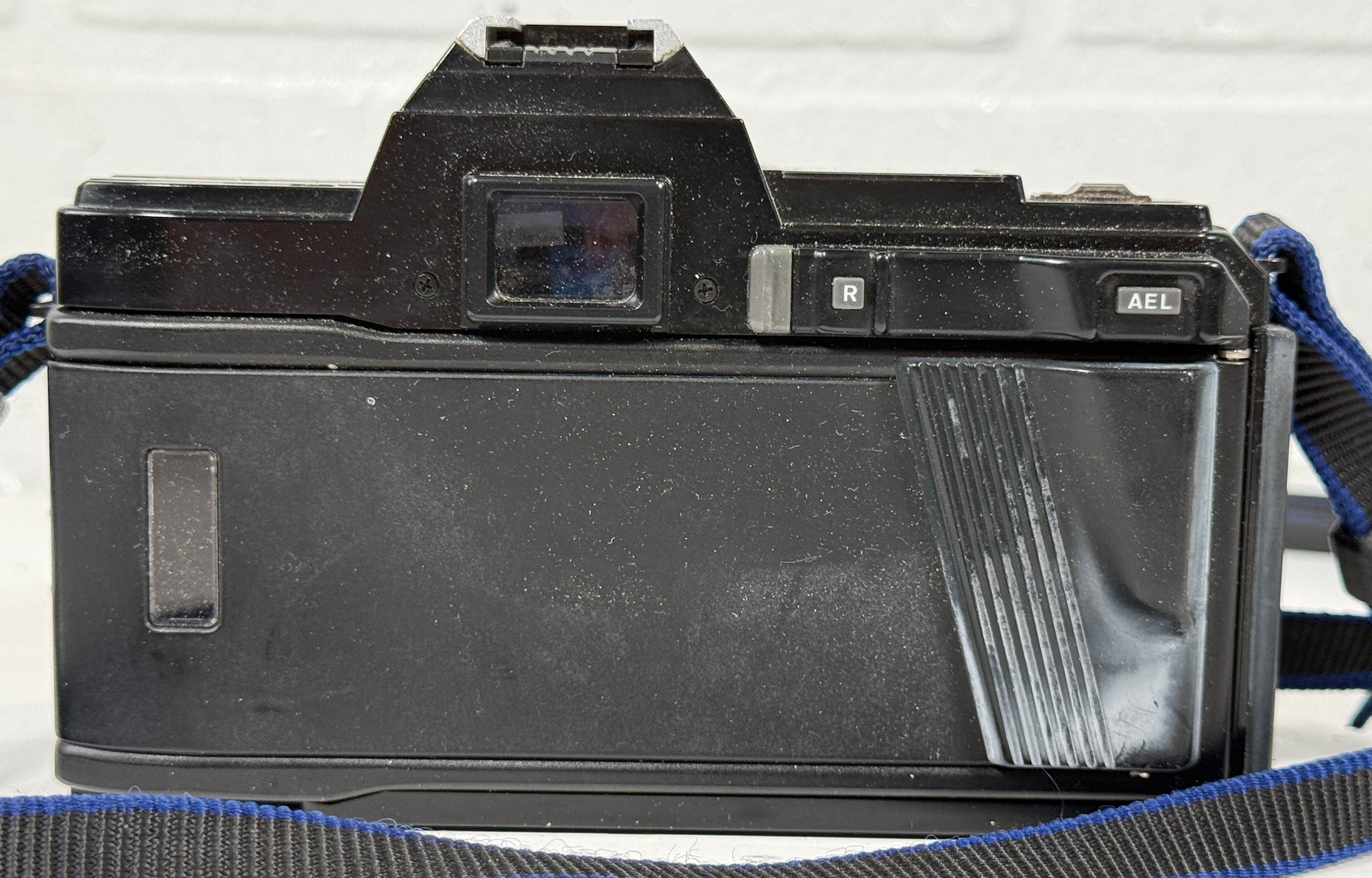 Appareil photo reflex Minolta Maxxum 7000 35 mm avec objectif AF 50 mm f/1,7 + étui en cuir Minolta d'origine – Non testé