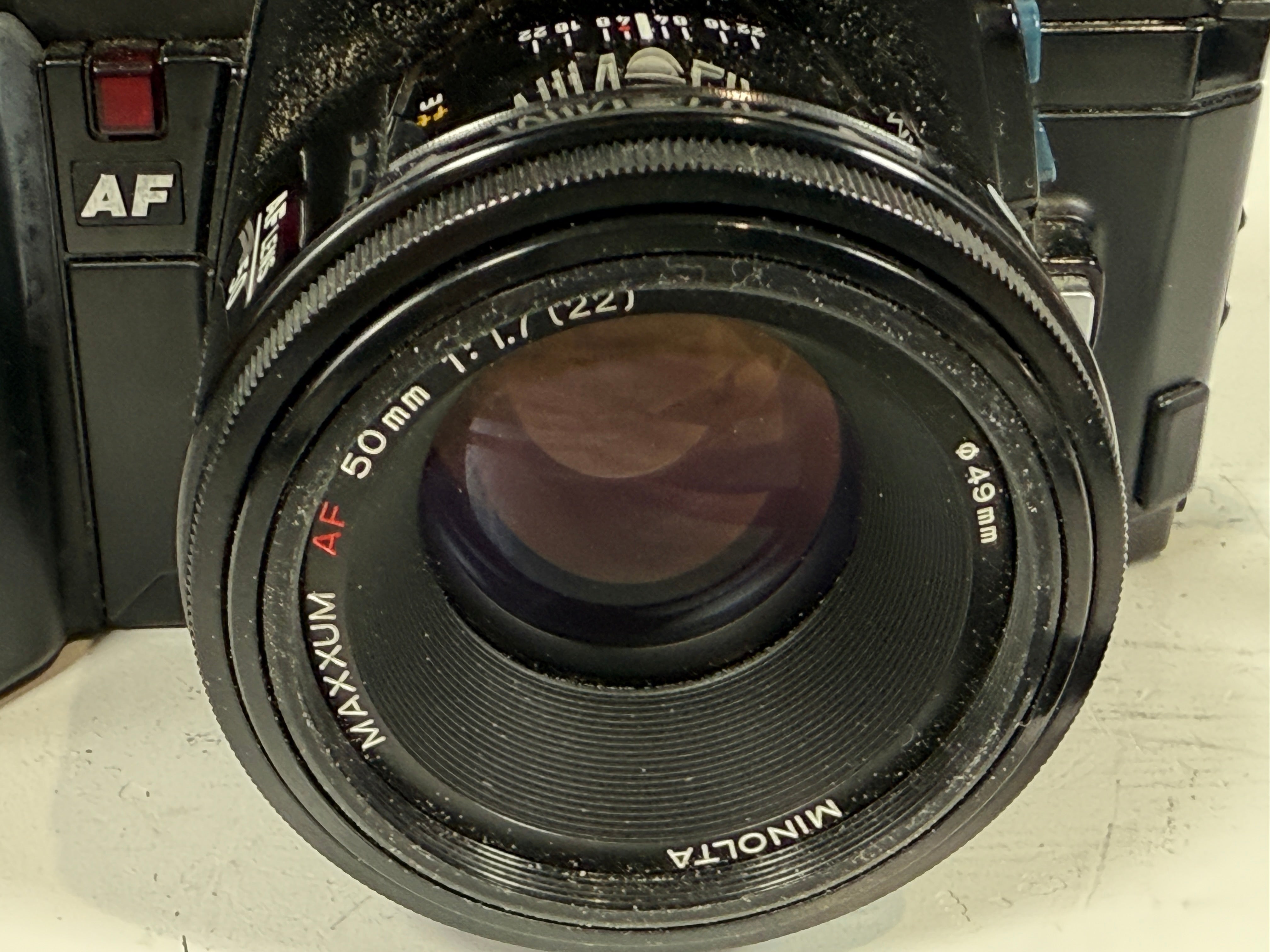 Appareil photo reflex Minolta Maxxum 7000 35 mm avec objectif AF 50 mm f/1,7 + étui en cuir Minolta d'origine – Non testé