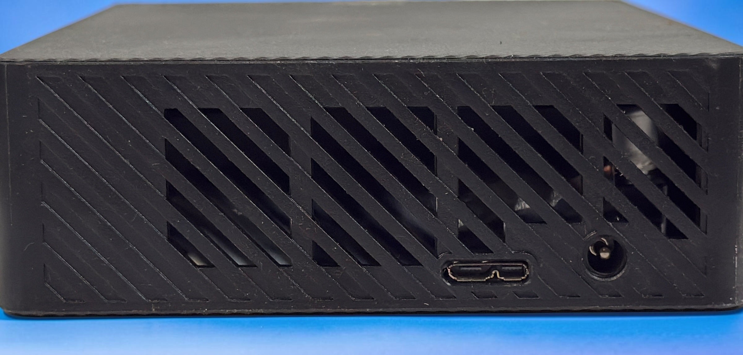 Tested Seagate Expansion 14TB external HDD, model SRD0NF2. 2024 high-capacity desktop storage drive. HDD only; cables and power adapter not included.
