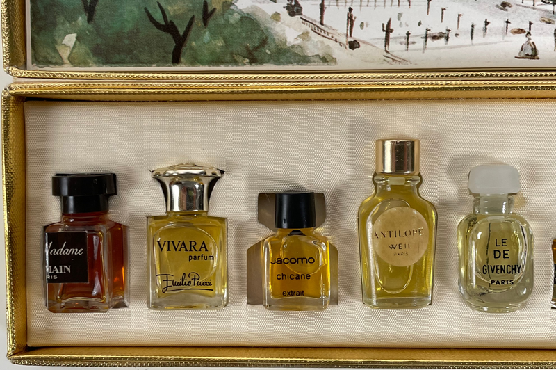 Rare ensemble de 10 pièces des Meilleurs Parfums de Paris. Mini-bouteilles