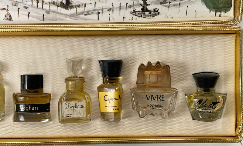 Rare ensemble de 10 pièces des Meilleurs Parfums de Paris. Mini-bouteilles