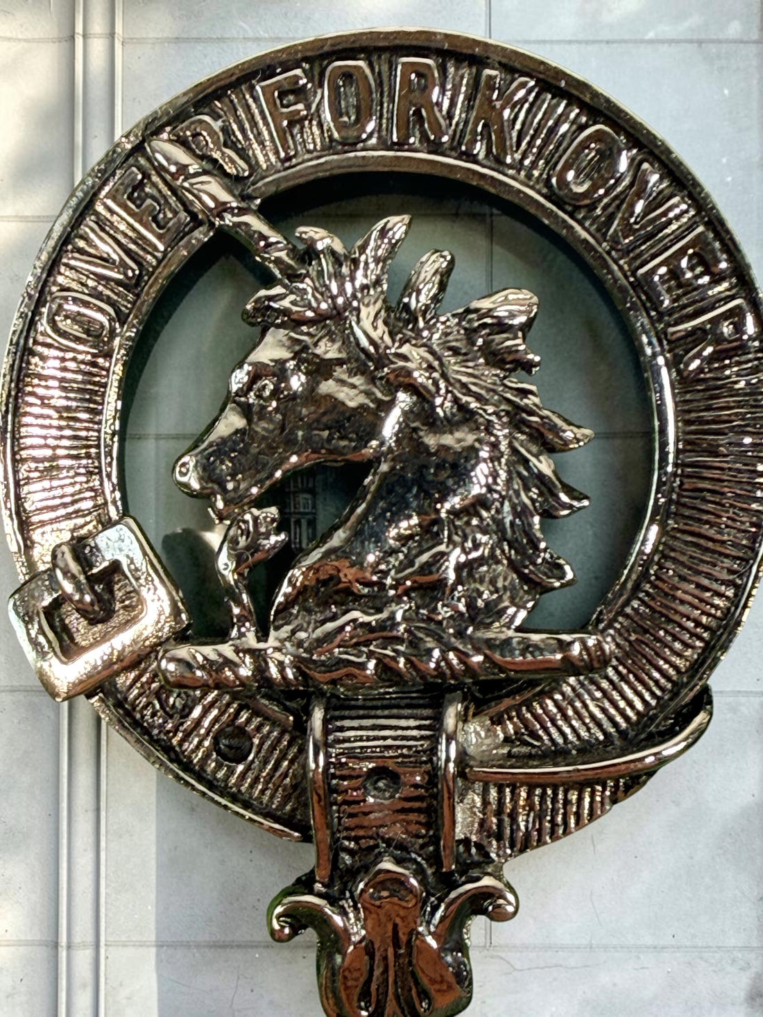 Cunningham Scottish clan crest pewter badge featuring the “Over Fork Over” motto and unicorn crest, complete with green presentation box and card.