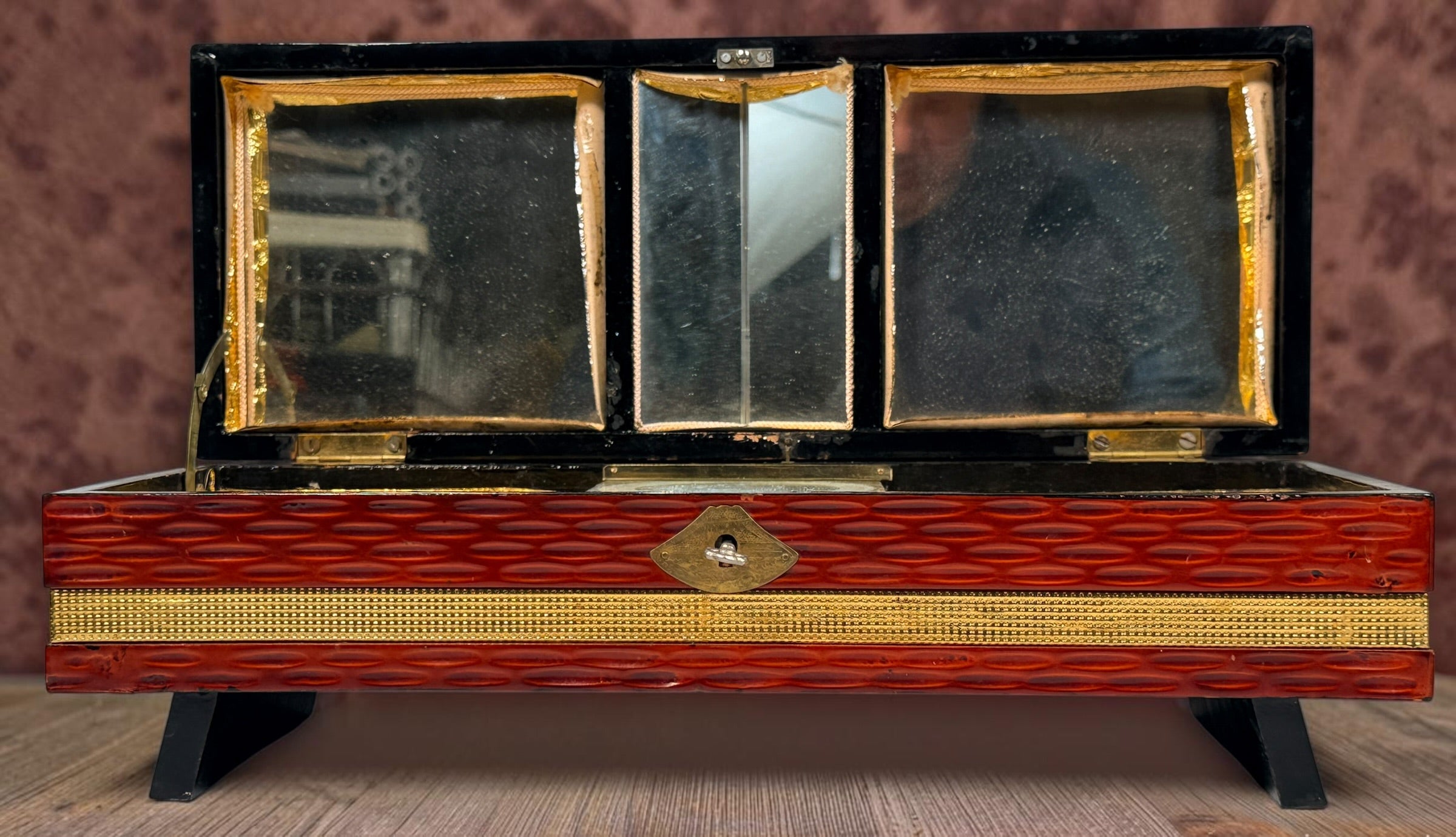 Vintage Japanese-style wooden musical jewelry box with ballerina, mirrors, gold interior and Mount Fuji landscape decoration. Unique mid-century décor.