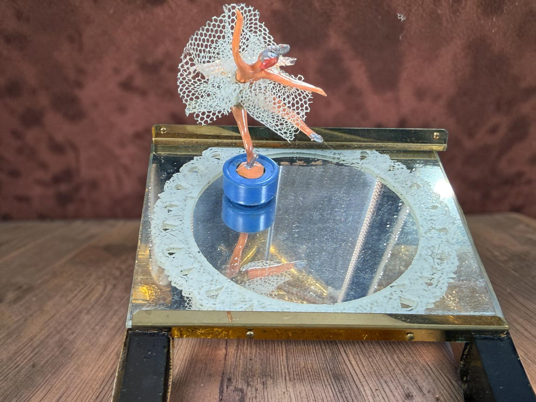 Vintage Japanese-style wooden musical jewelry box with ballerina, mirrors, gold interior and Mount Fuji landscape decoration. Unique mid-century décor.