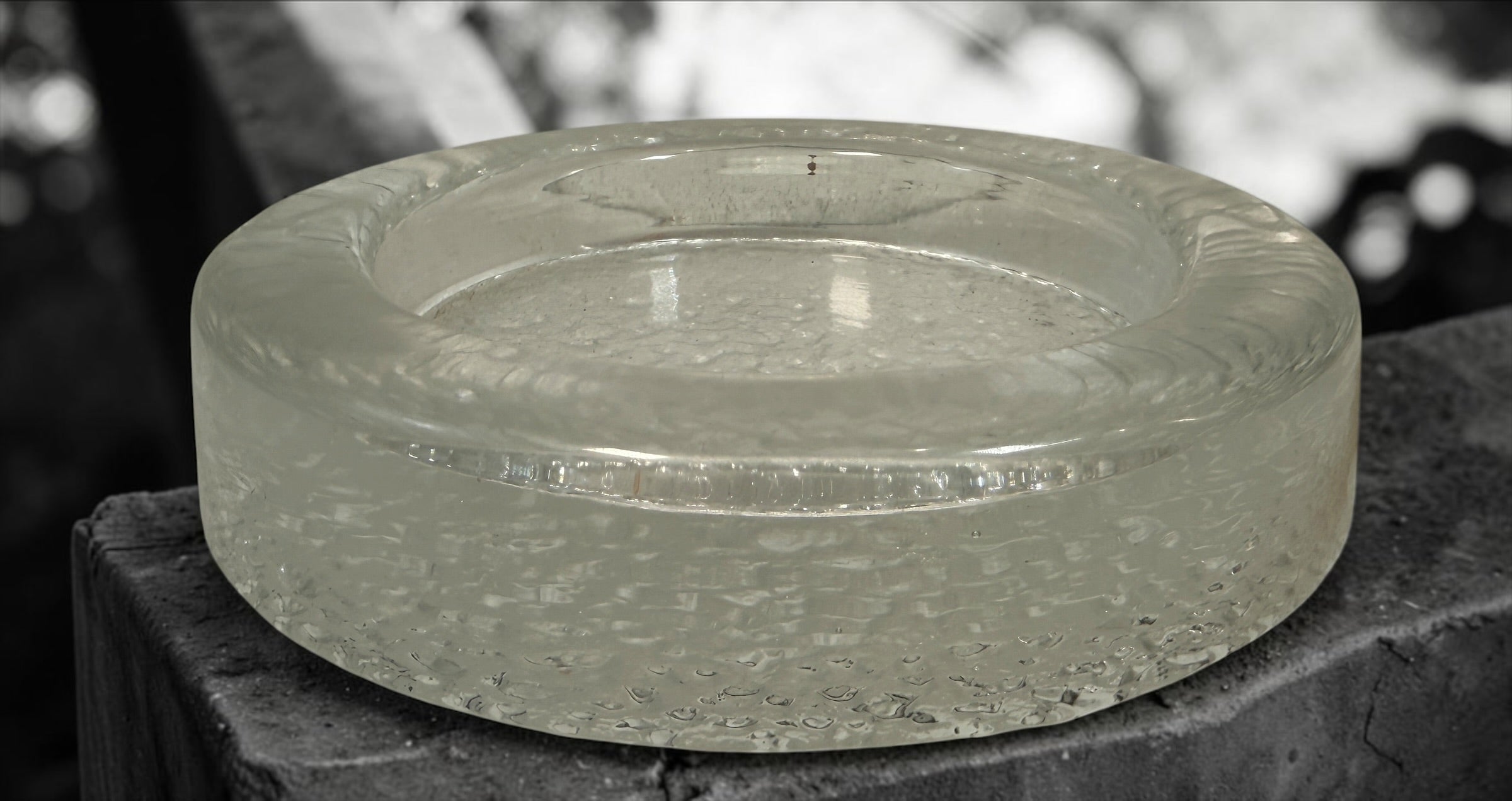 Vintage Iittala Visa clear glass ashtray designed by Timo Sarpaneva in Finland. Sculptural Scandinavian modern art glass with ice-textured finish.