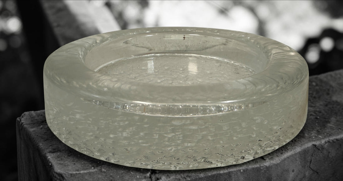 Vintage Iittala Visa clear glass ashtray designed by Timo Sarpaneva in Finland. Sculptural Scandinavian modern art glass with ice-textured finish.