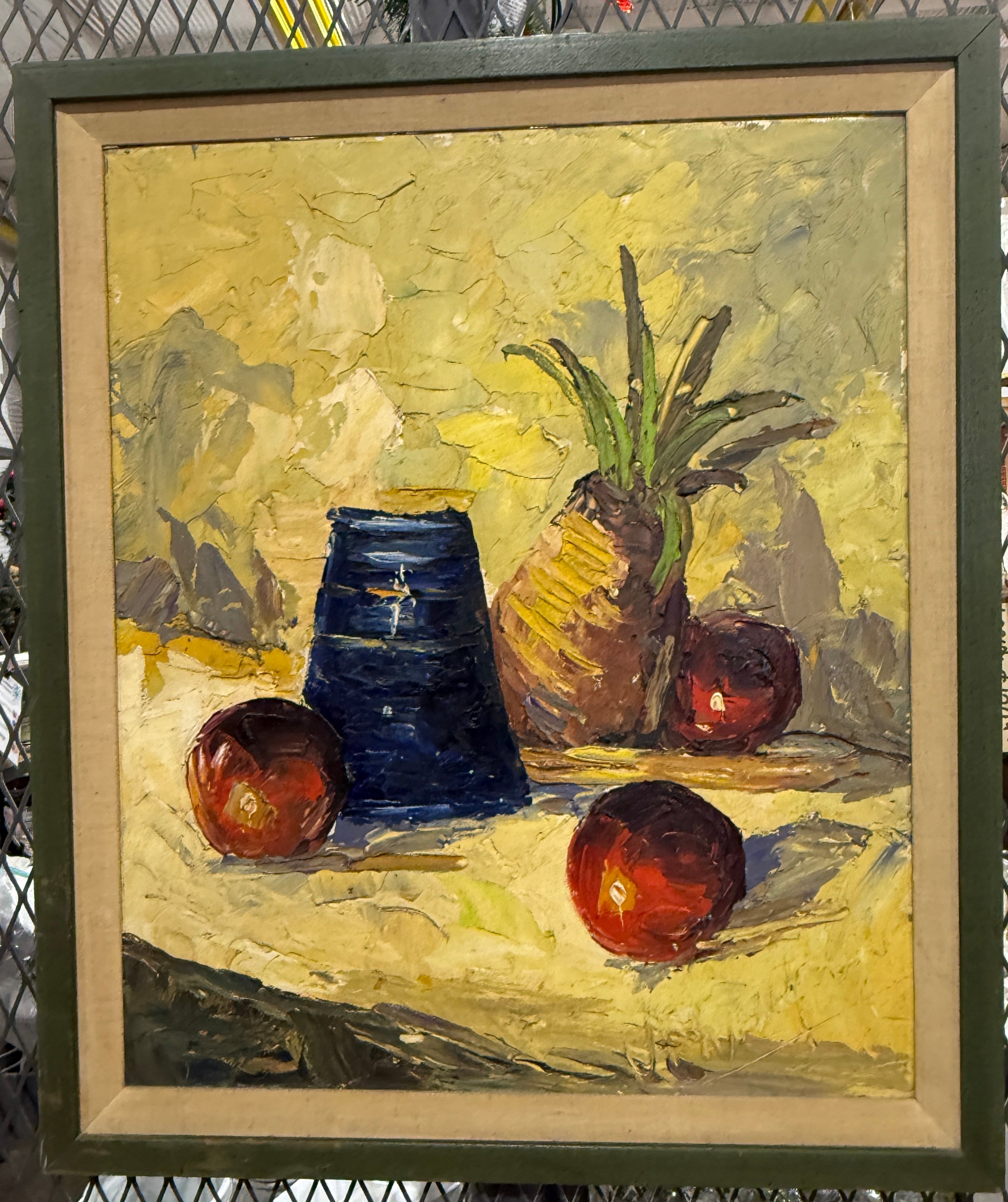 Nature morte du milieu du siècle – Huile sur vase d'ananas, de pommes et de cobalt
