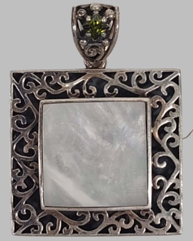 Pendentif vintage en argent sterling avec incrustation de nacre