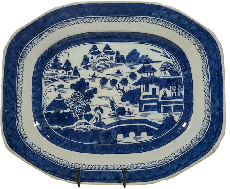 Plat d'exportation antique en porcelaine chinoise de Canton bleu