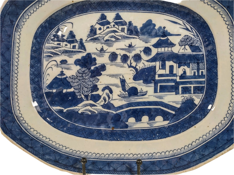 Plat d'exportation antique en porcelaine chinoise de Canton bleu